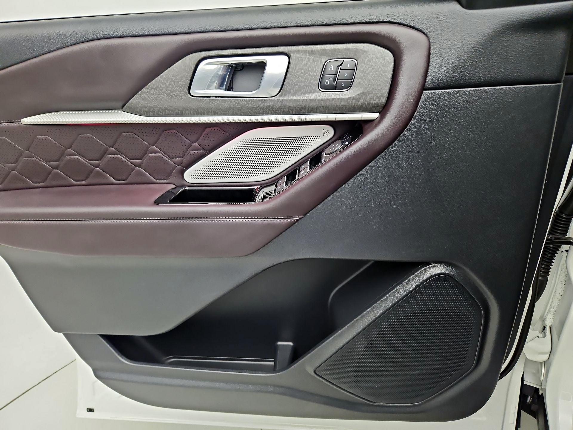 Thumbnail: 2025 Ford Explorer - 12