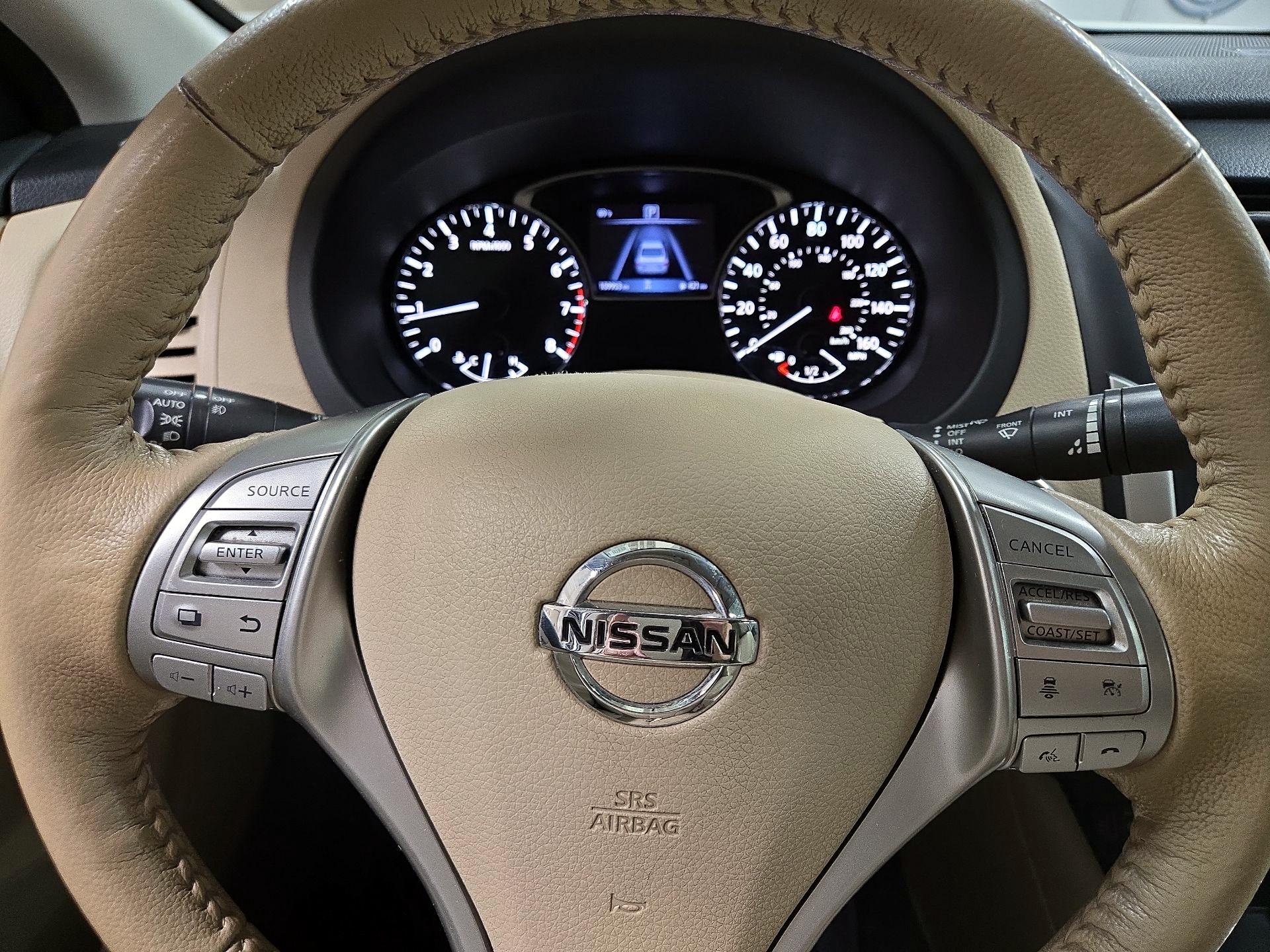 Thumbnail: 2017 Nissan Altima - 10