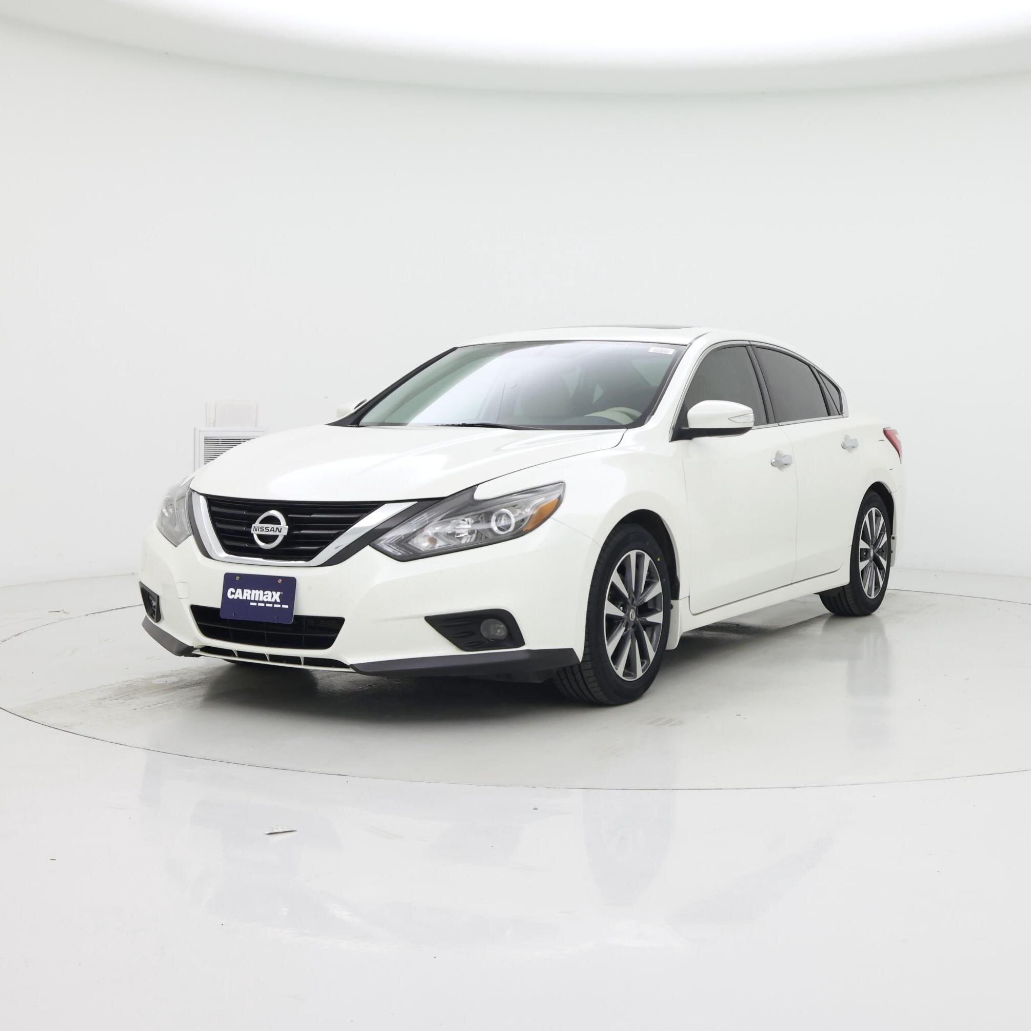 Thumbnail: 2017 Nissan Altima - 4