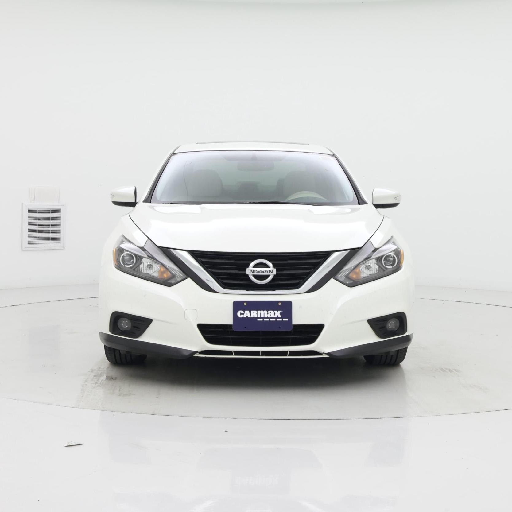 Thumbnail: 2017 Nissan Altima - 5