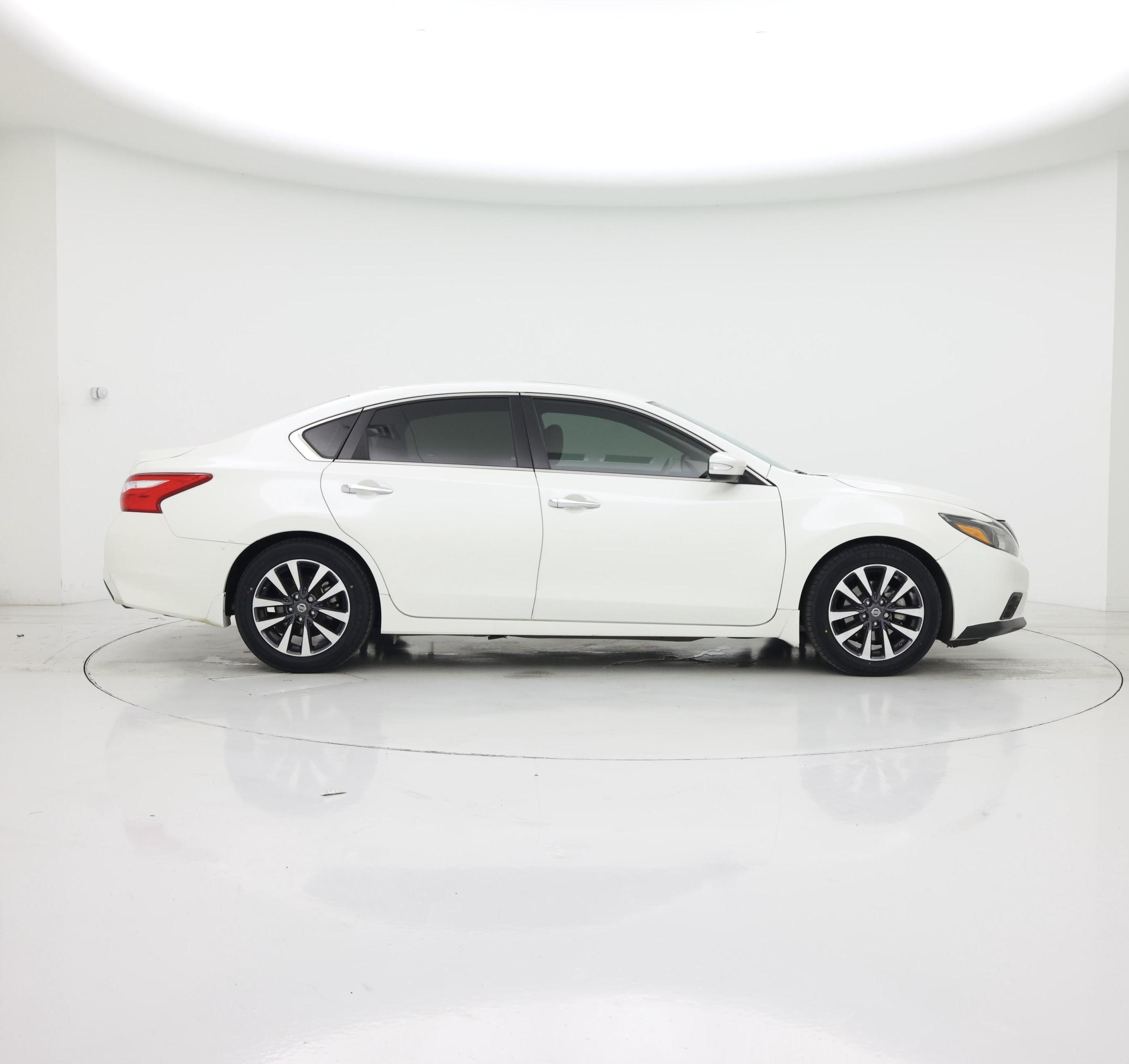 Thumbnail: 2017 Nissan Altima - 7