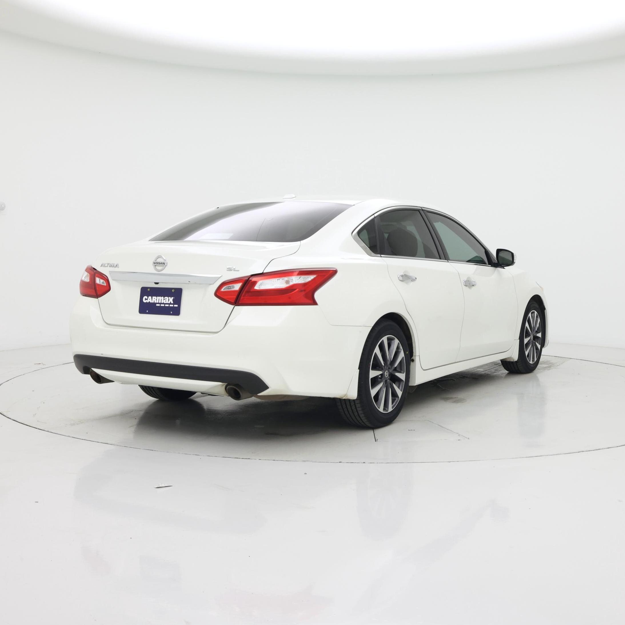 Thumbnail: 2017 Nissan Altima - 8