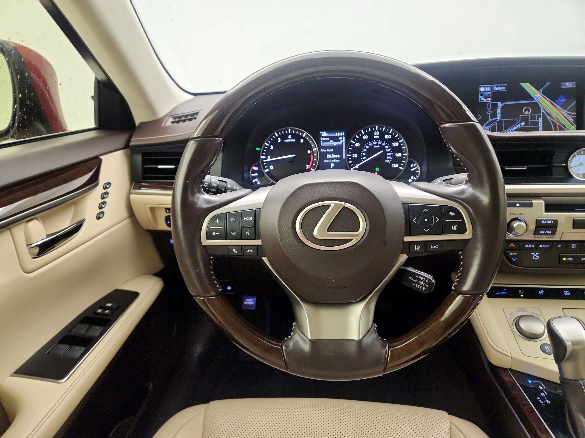 Thumbnail: 2016 Lexus ES - 10