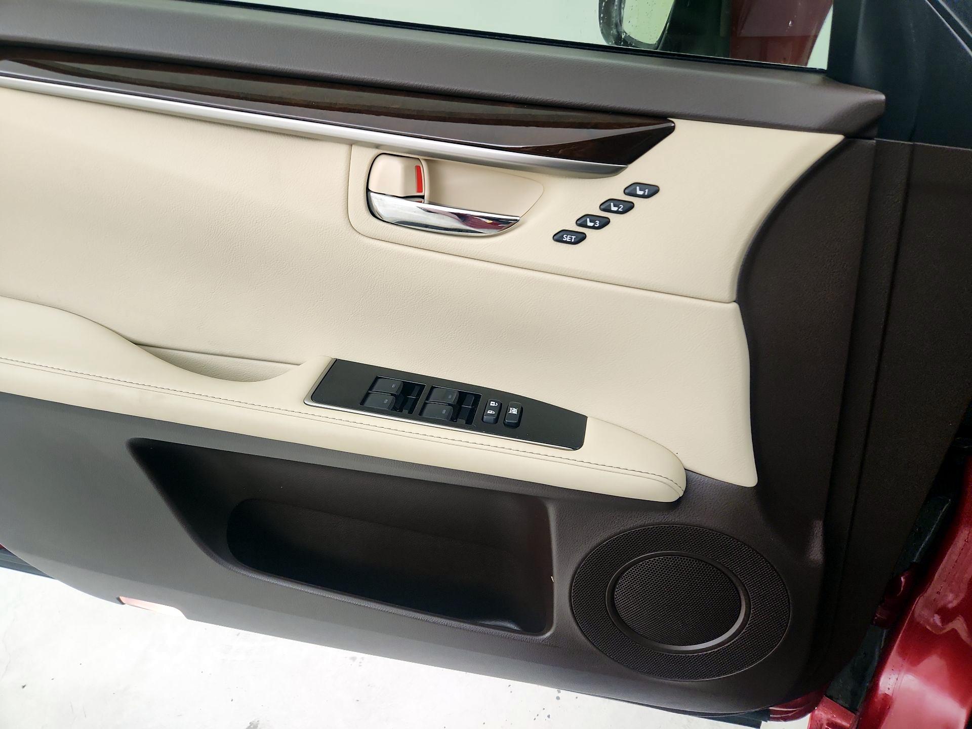 Thumbnail: 2016 Lexus ES - 12