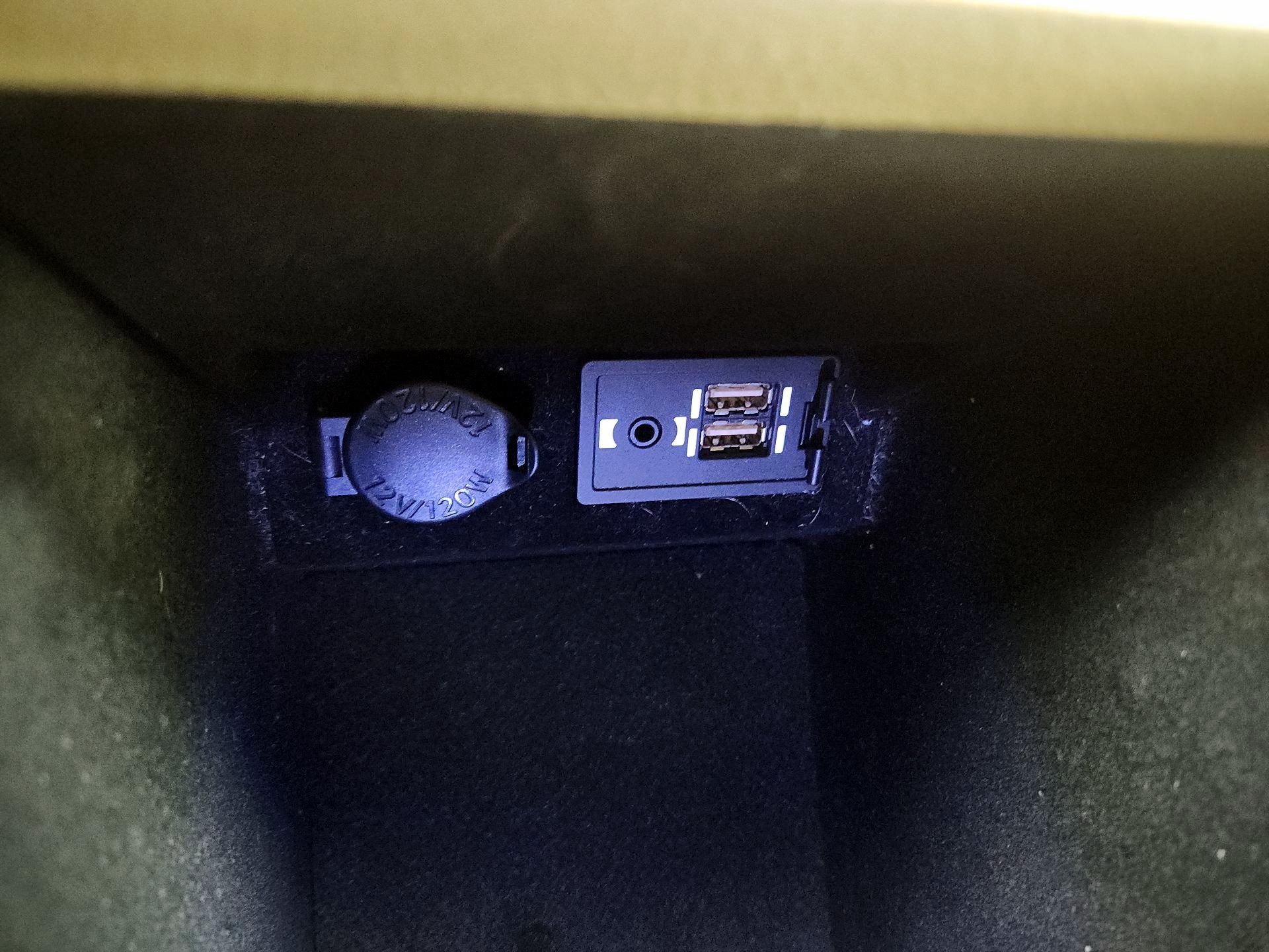 Thumbnail: 2016 Lexus ES - 19