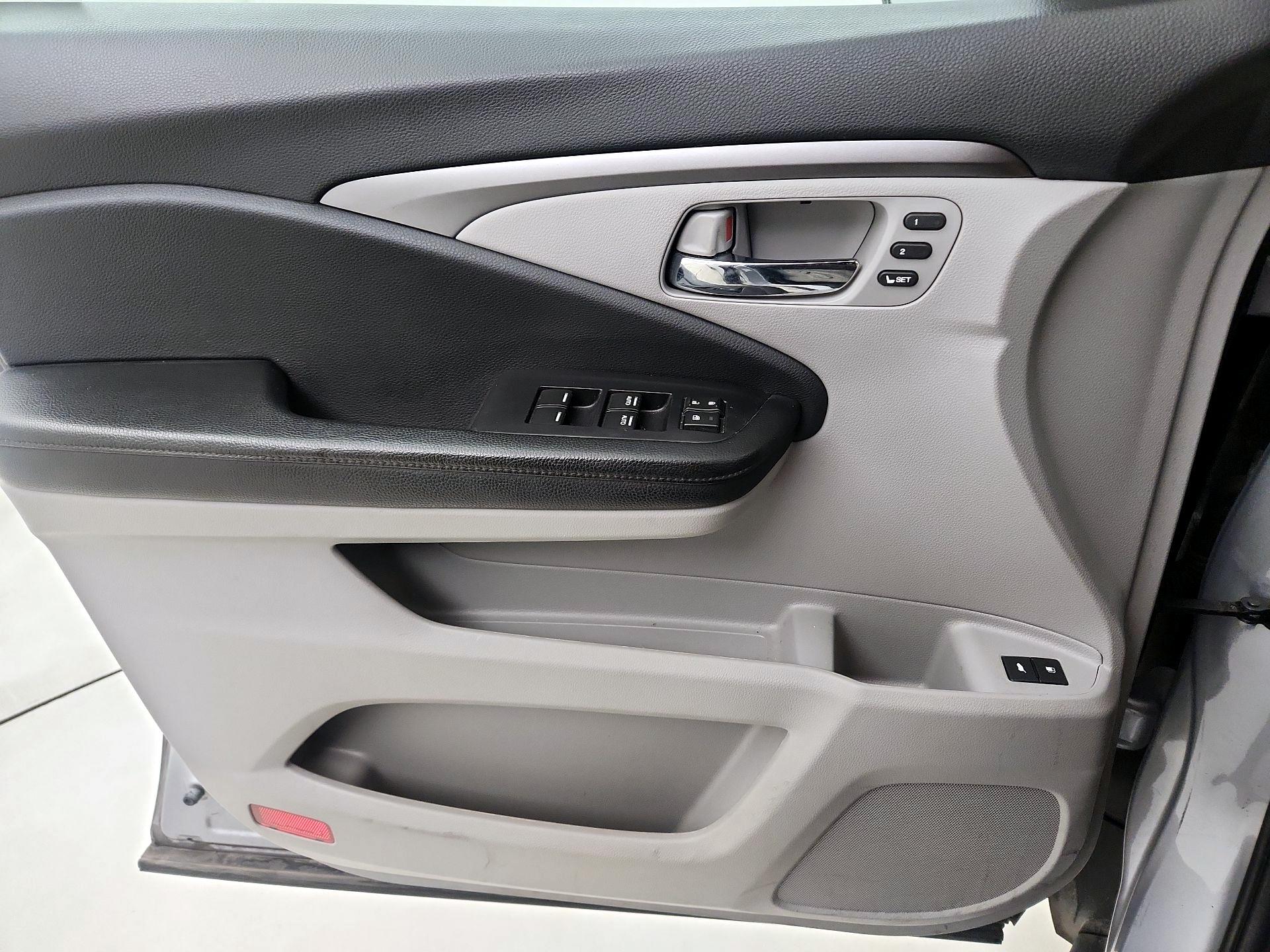 Thumbnail: 2019 Honda Pilot - 12