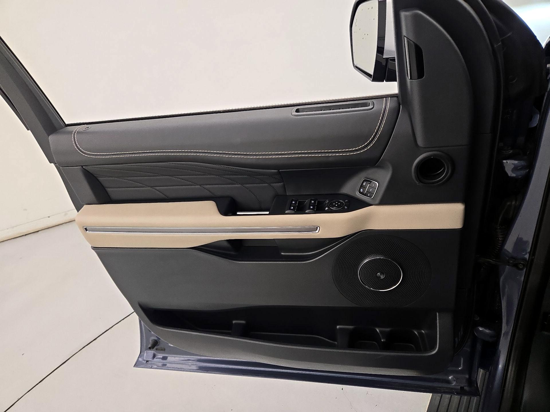 Thumbnail: 2023 Ford Expedition MAX - 12