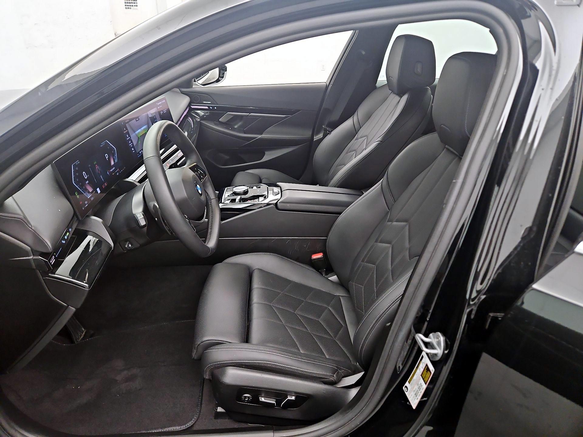 Thumbnail: 2025 BMW 5 Series - 11