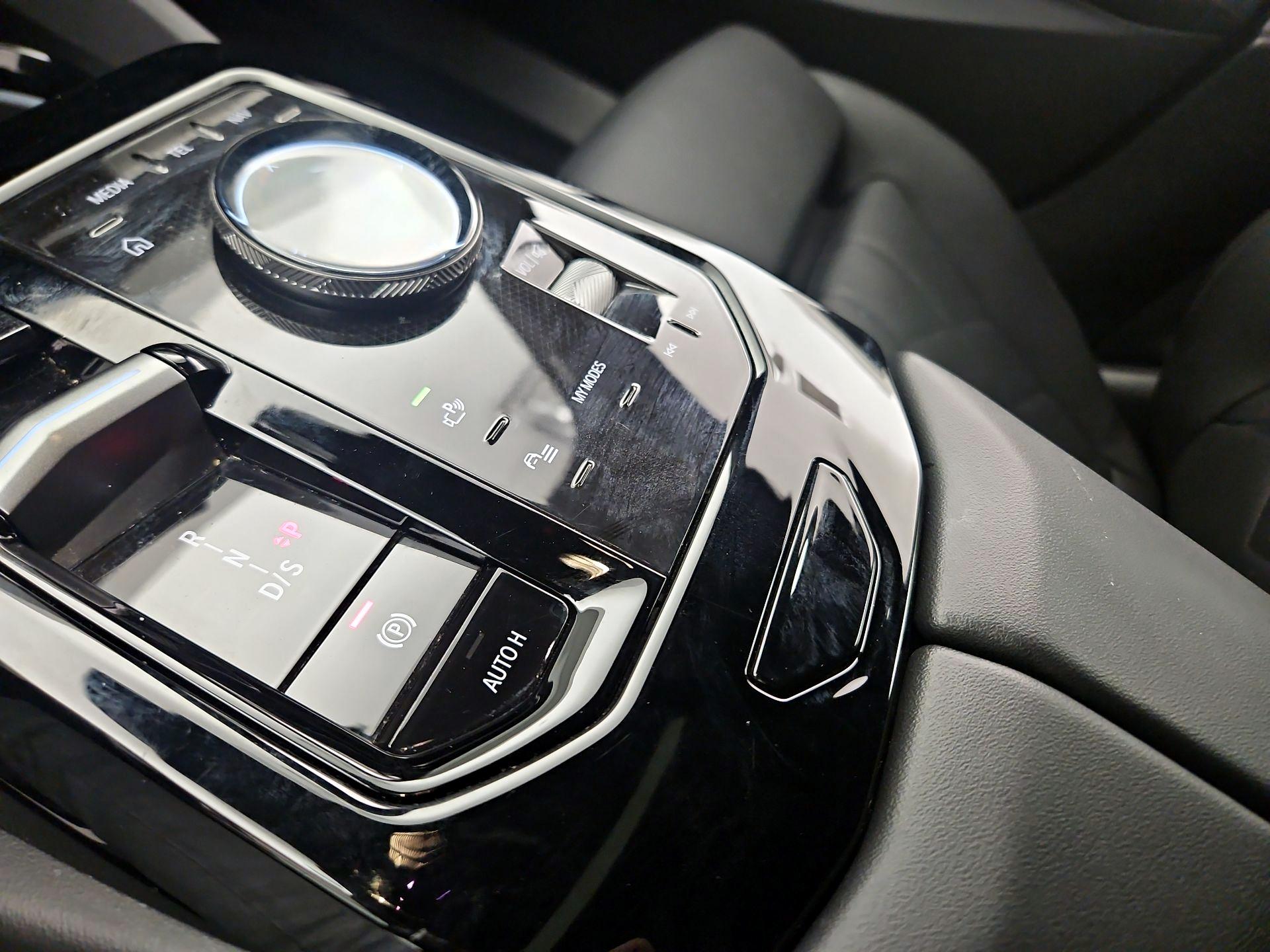 Thumbnail: 2025 BMW 5 Series - 15