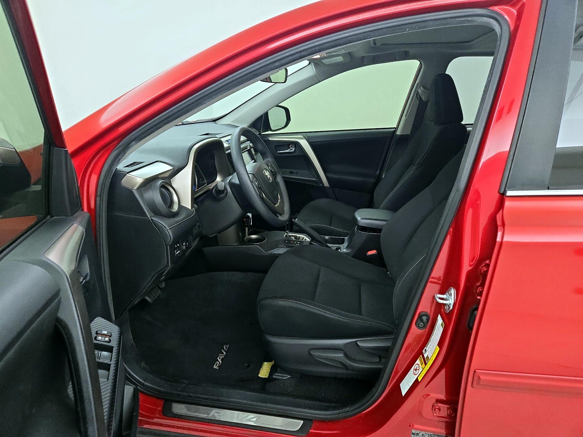 Thumbnail: 2015 Toyota RAV4 - 11