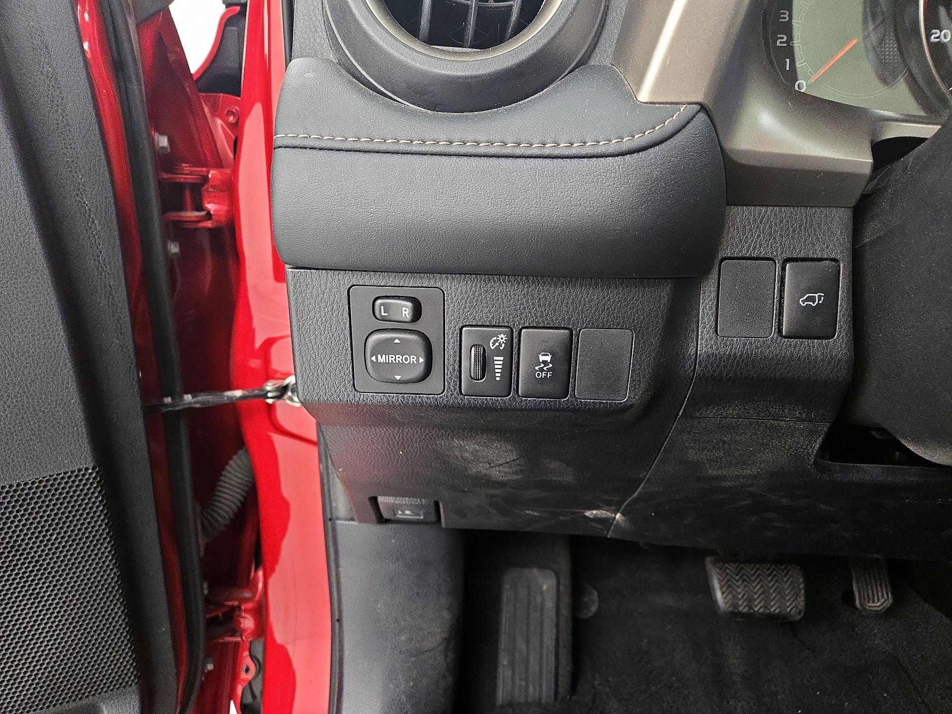 Thumbnail: 2015 Toyota RAV4 - 13