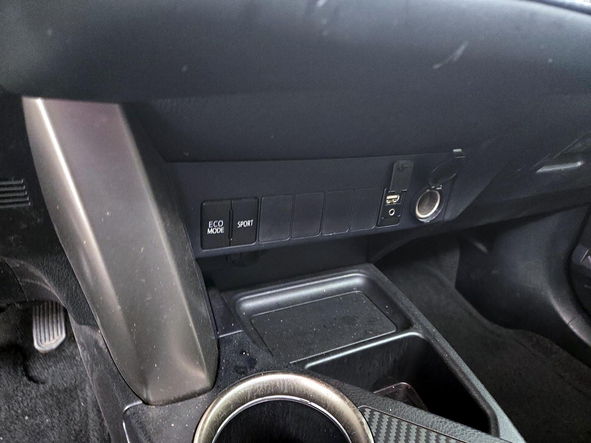 Thumbnail: 2015 Toyota RAV4 - 18