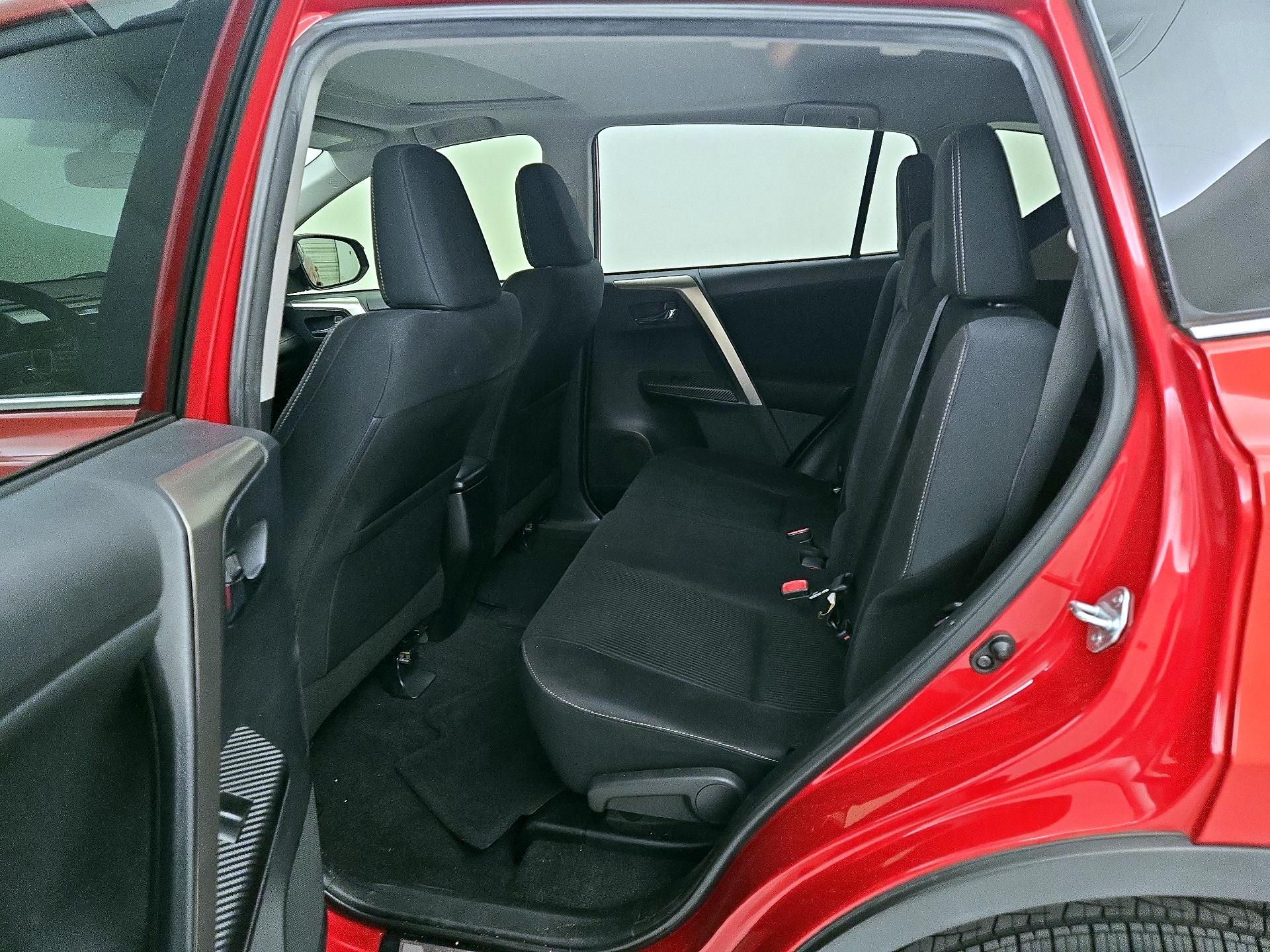 Thumbnail: 2015 Toyota RAV4 - 20