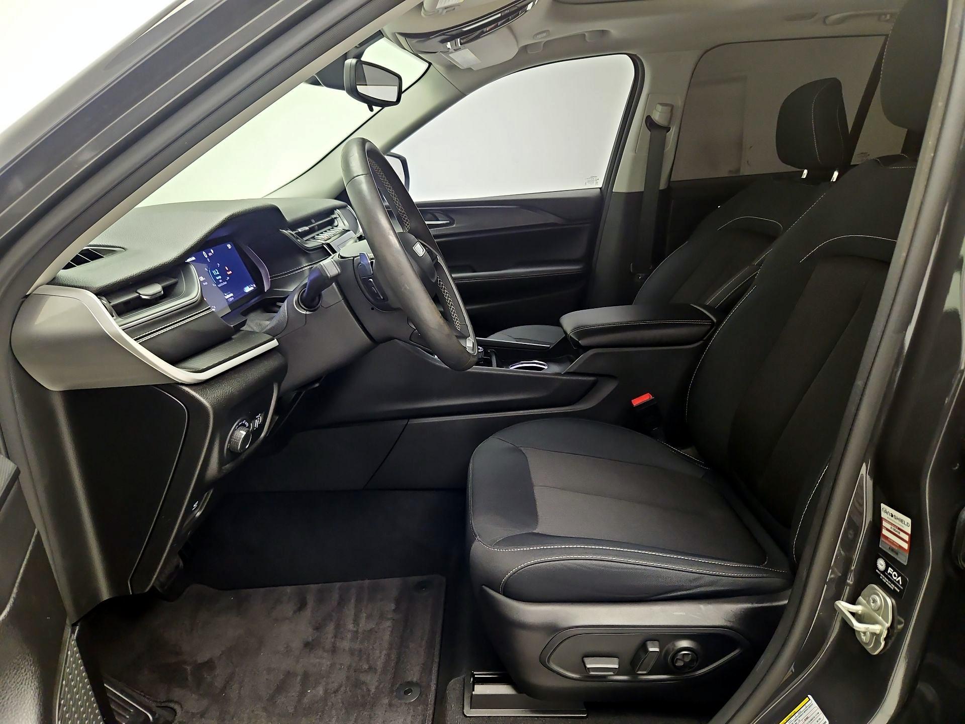 Thumbnail: 2024 Jeep Grand Cherokee - 11