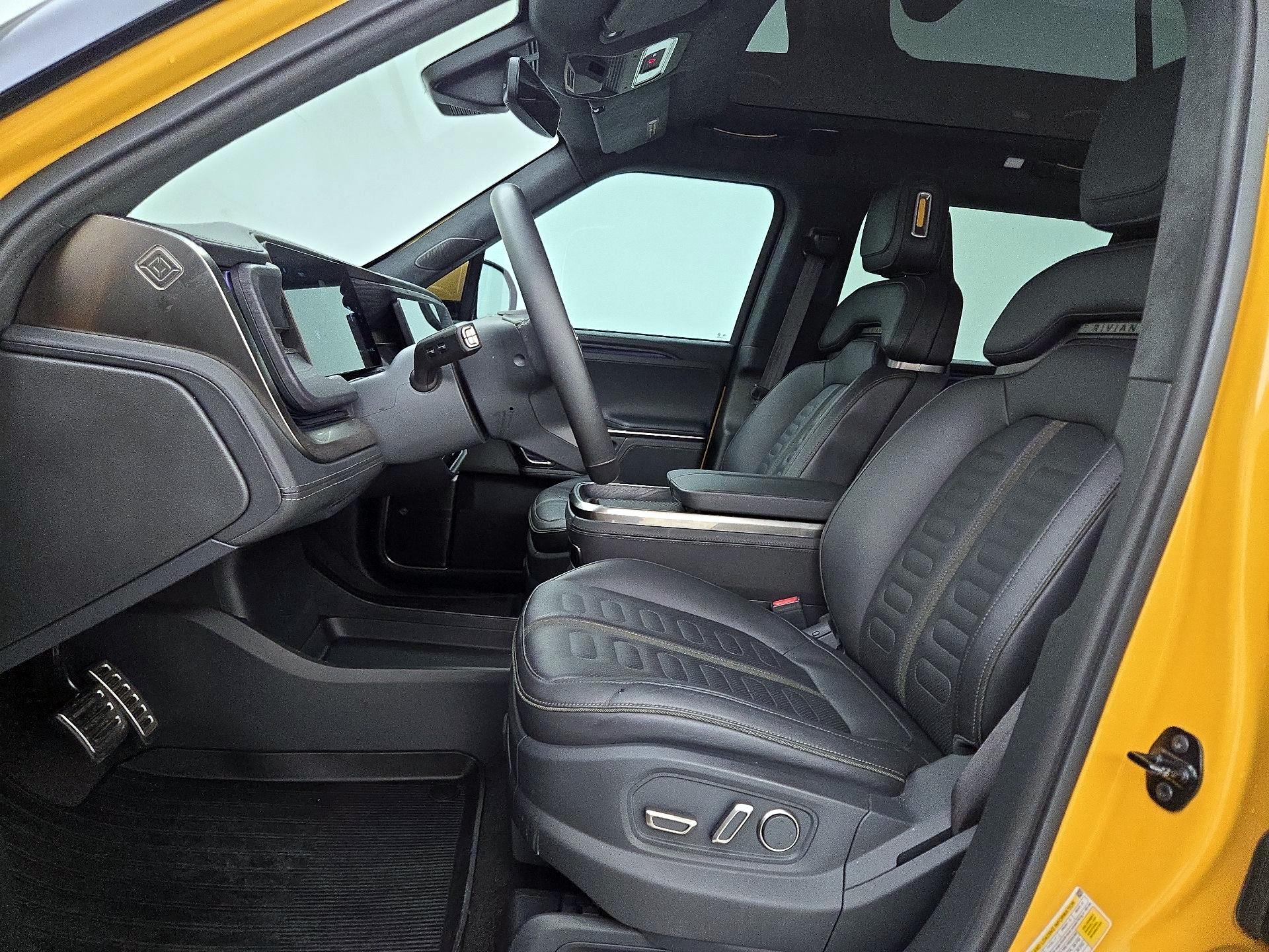 Thumbnail: 2023 Rivian R1S - 11