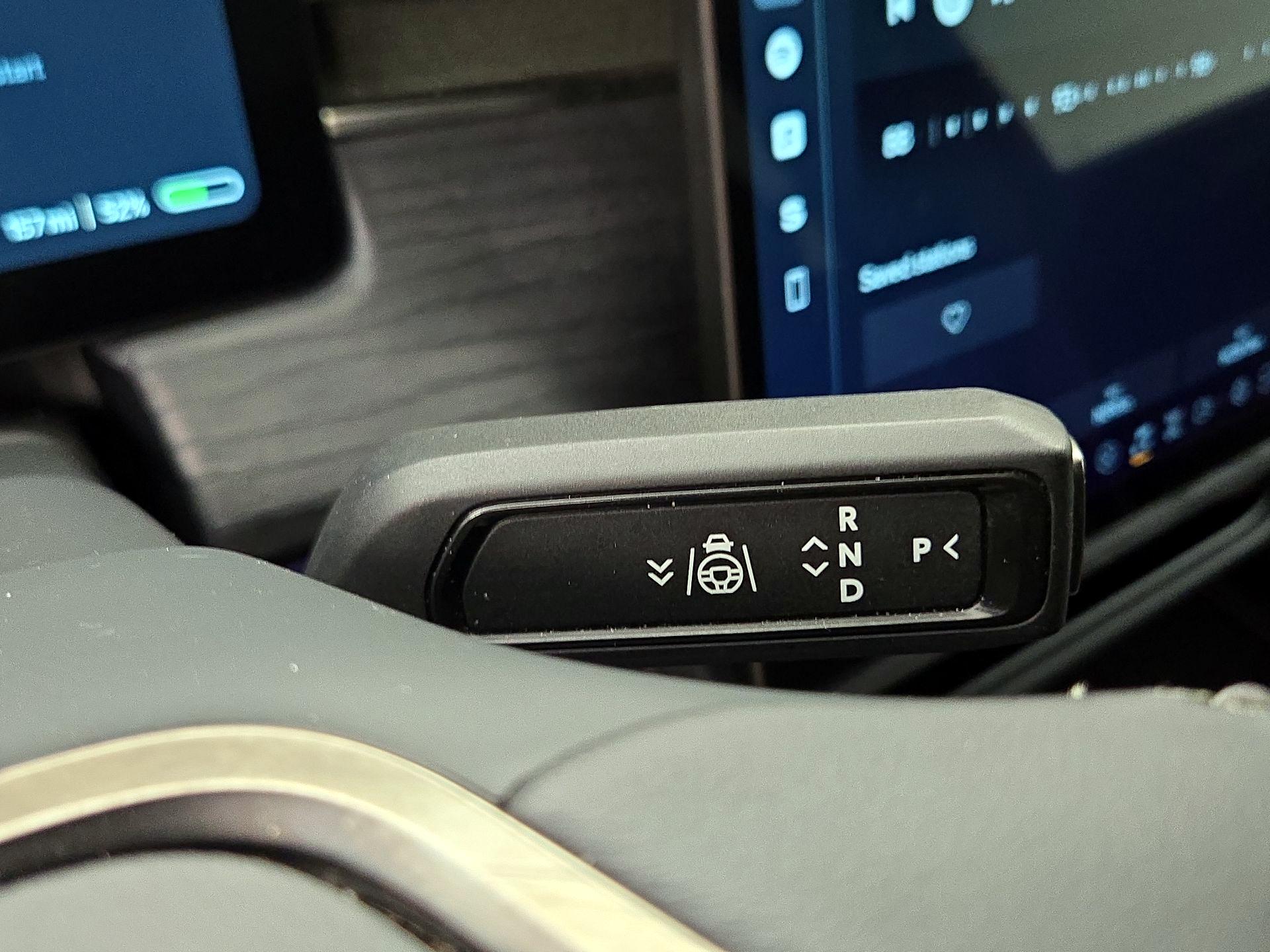 Thumbnail: 2023 Rivian R1S - 17