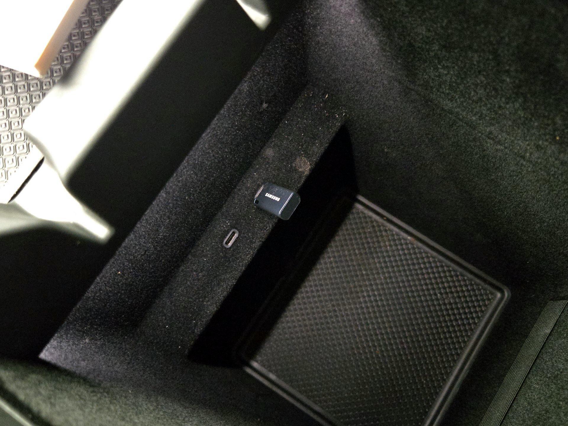 Thumbnail: 2023 Rivian R1S - 18