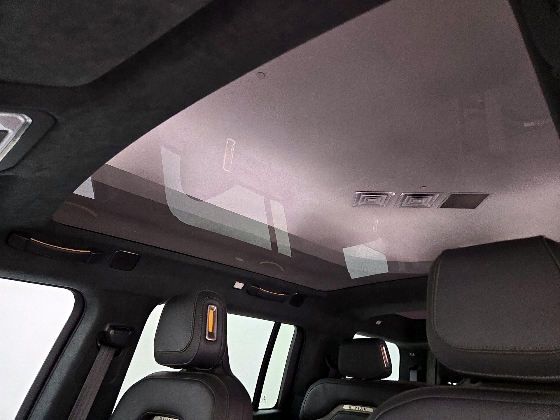 Thumbnail: 2023 Rivian R1S - 19