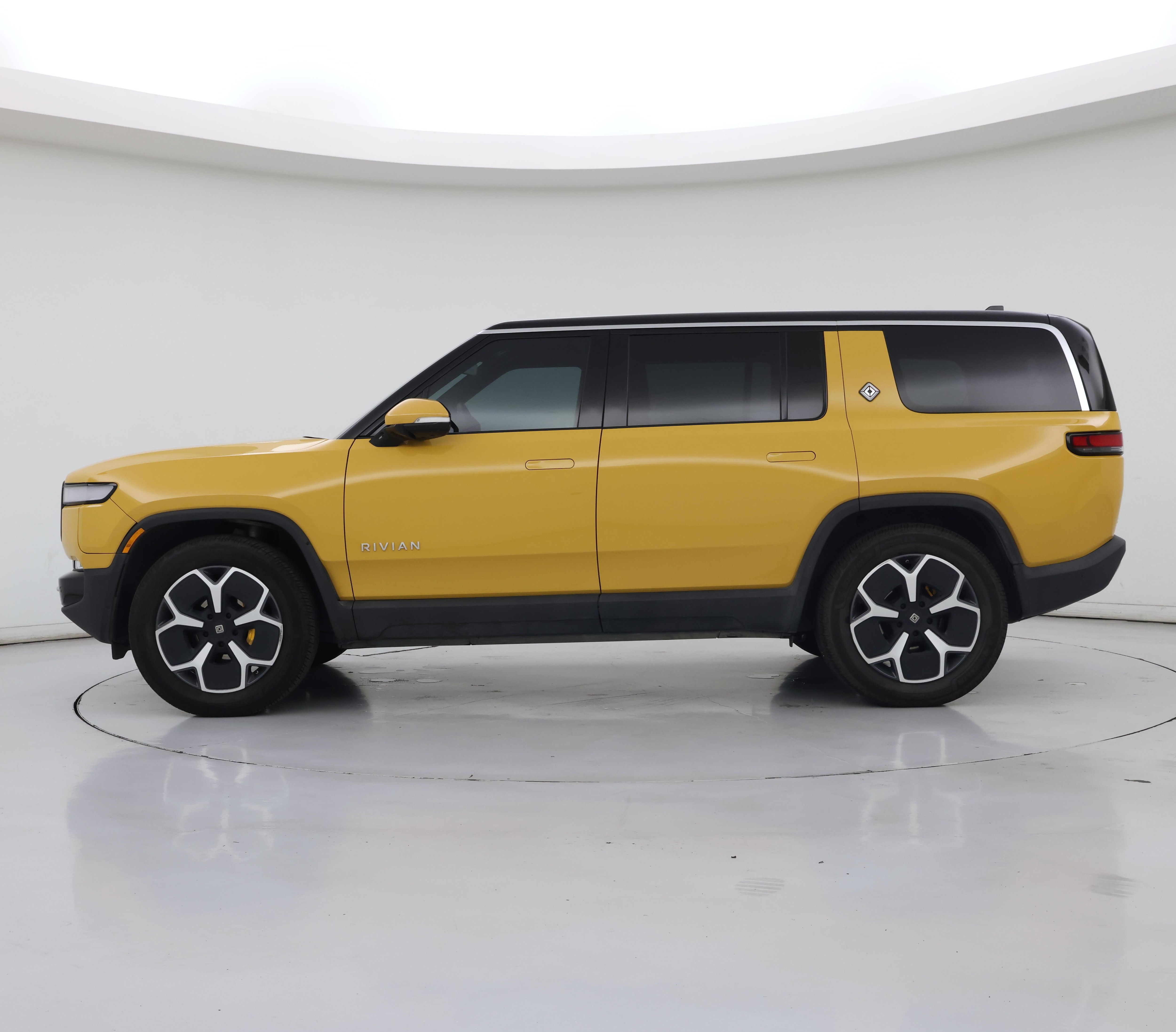 Thumbnail: 2023 Rivian R1S - 3