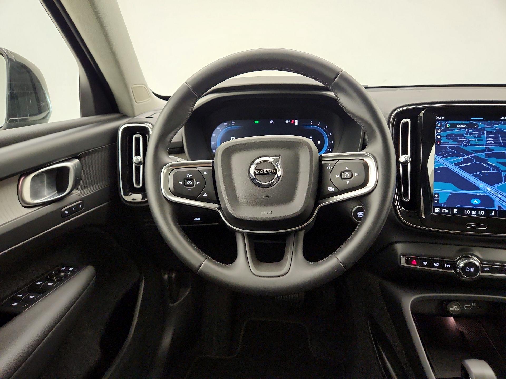 Thumbnail: 2025 Volvo XC40 - 10