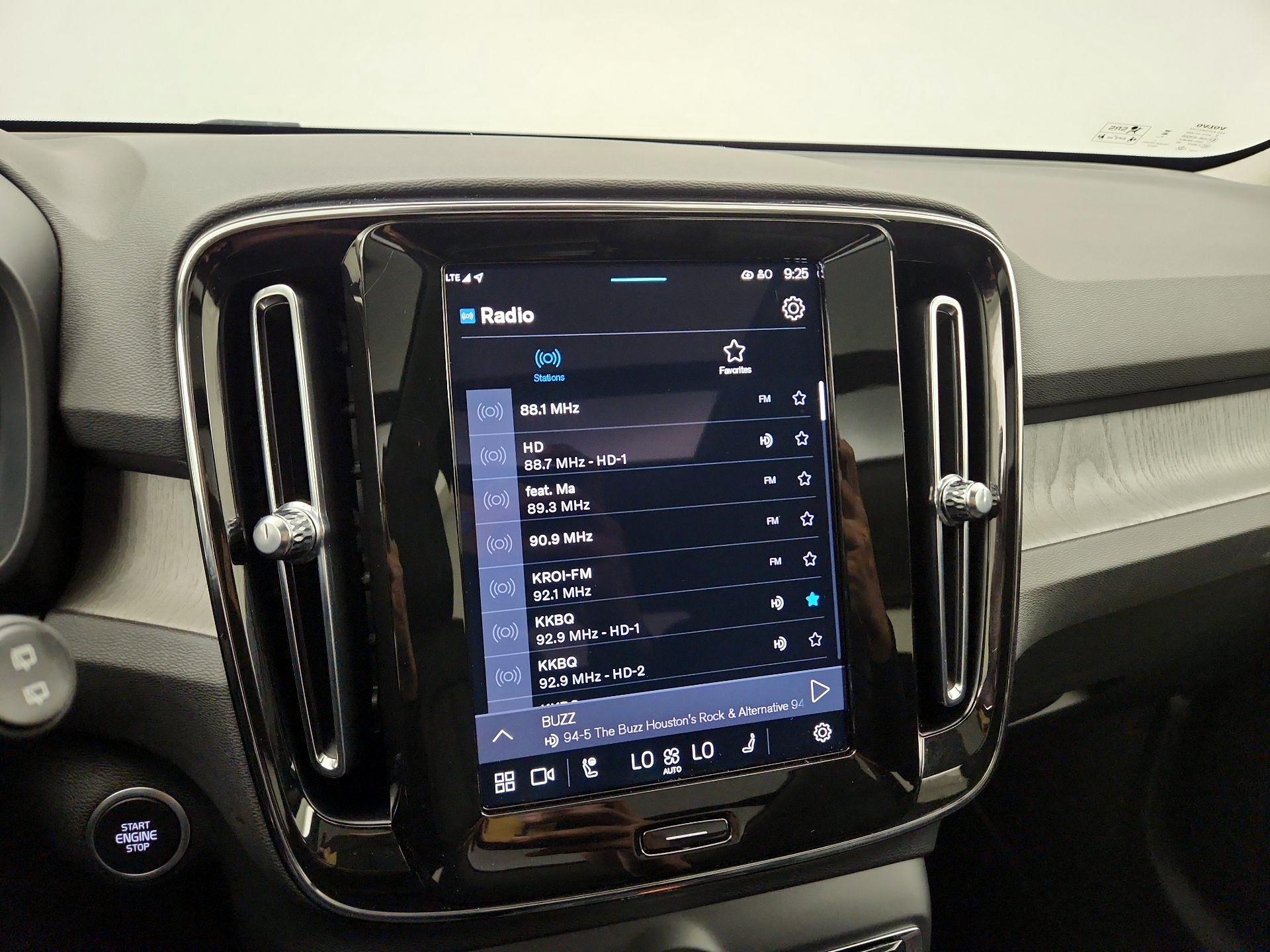 Thumbnail: 2025 Volvo XC40 - 16