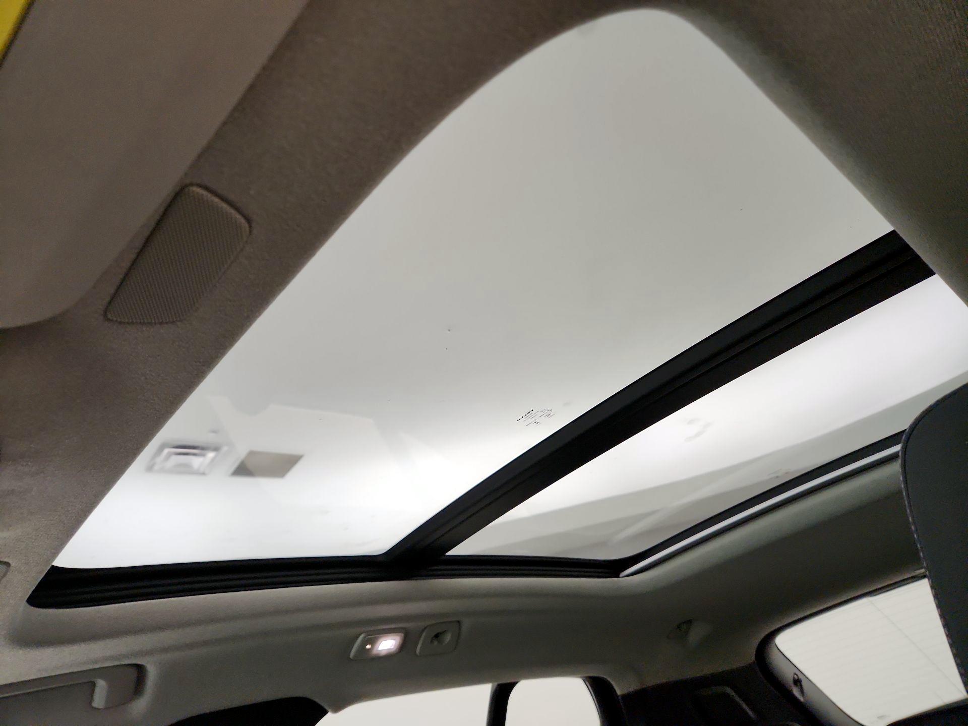 Thumbnail: 2025 Volvo XC40 - 20