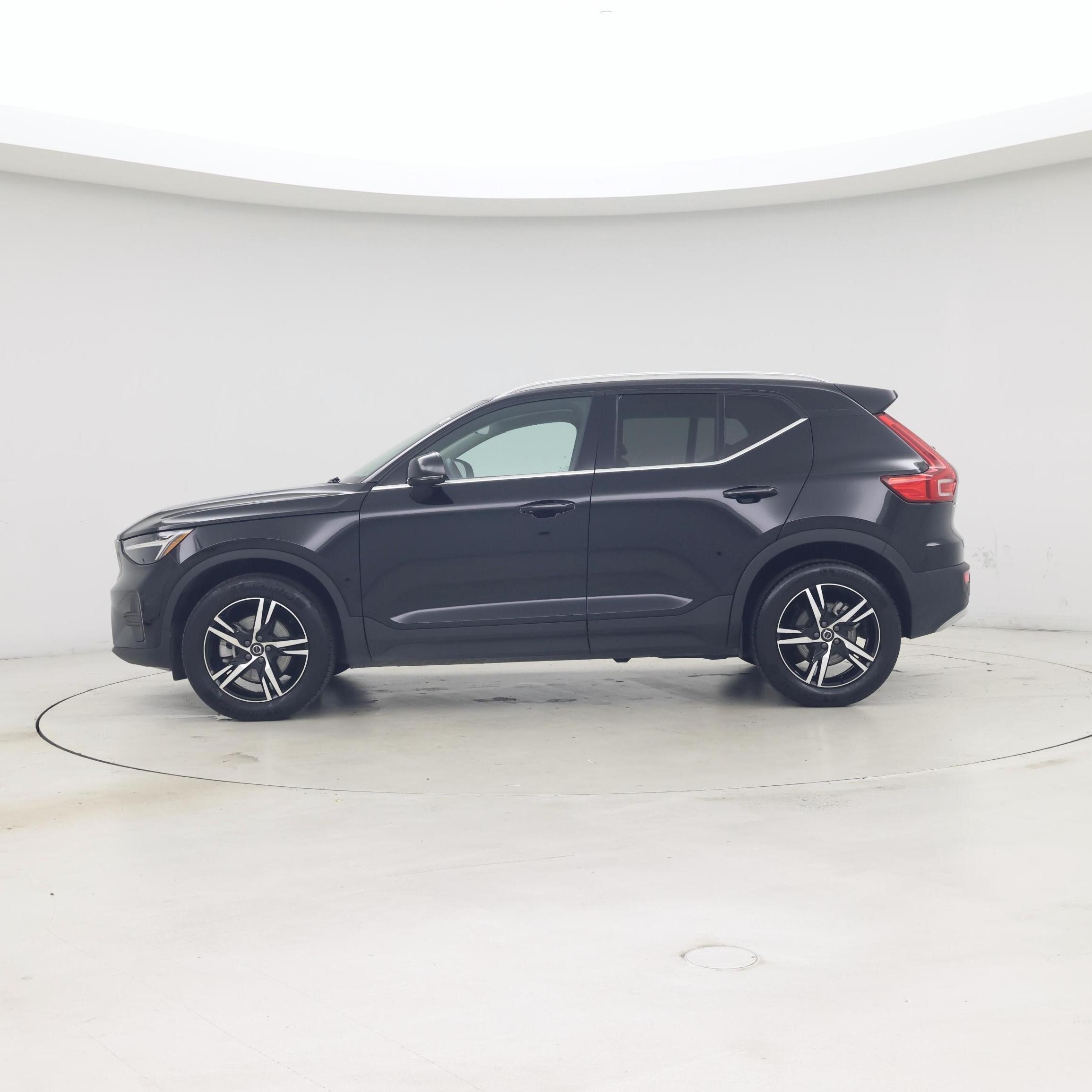 Thumbnail: 2025 Volvo XC40 - 3