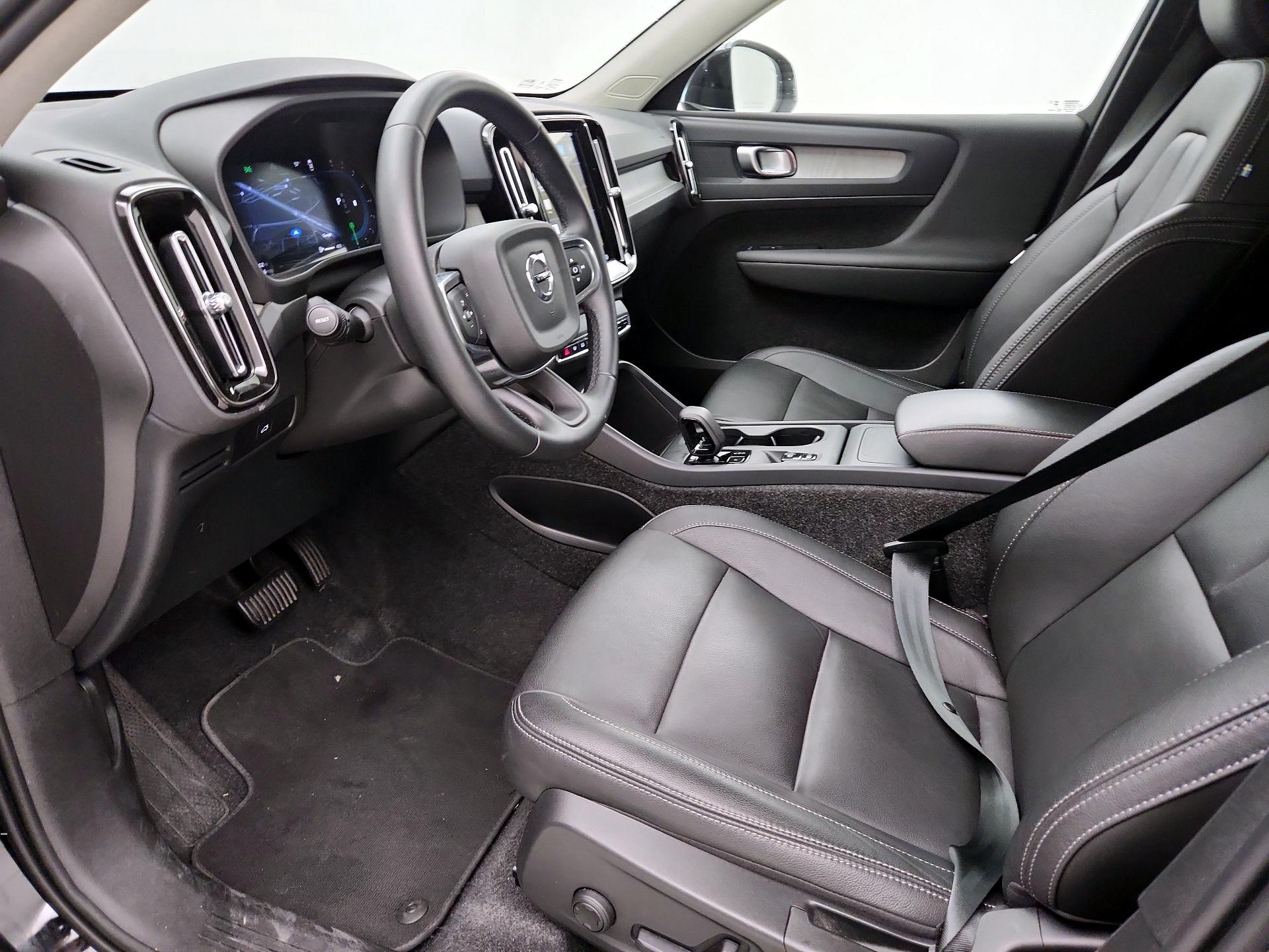 Thumbnail: 2025 Volvo XC40 - 11