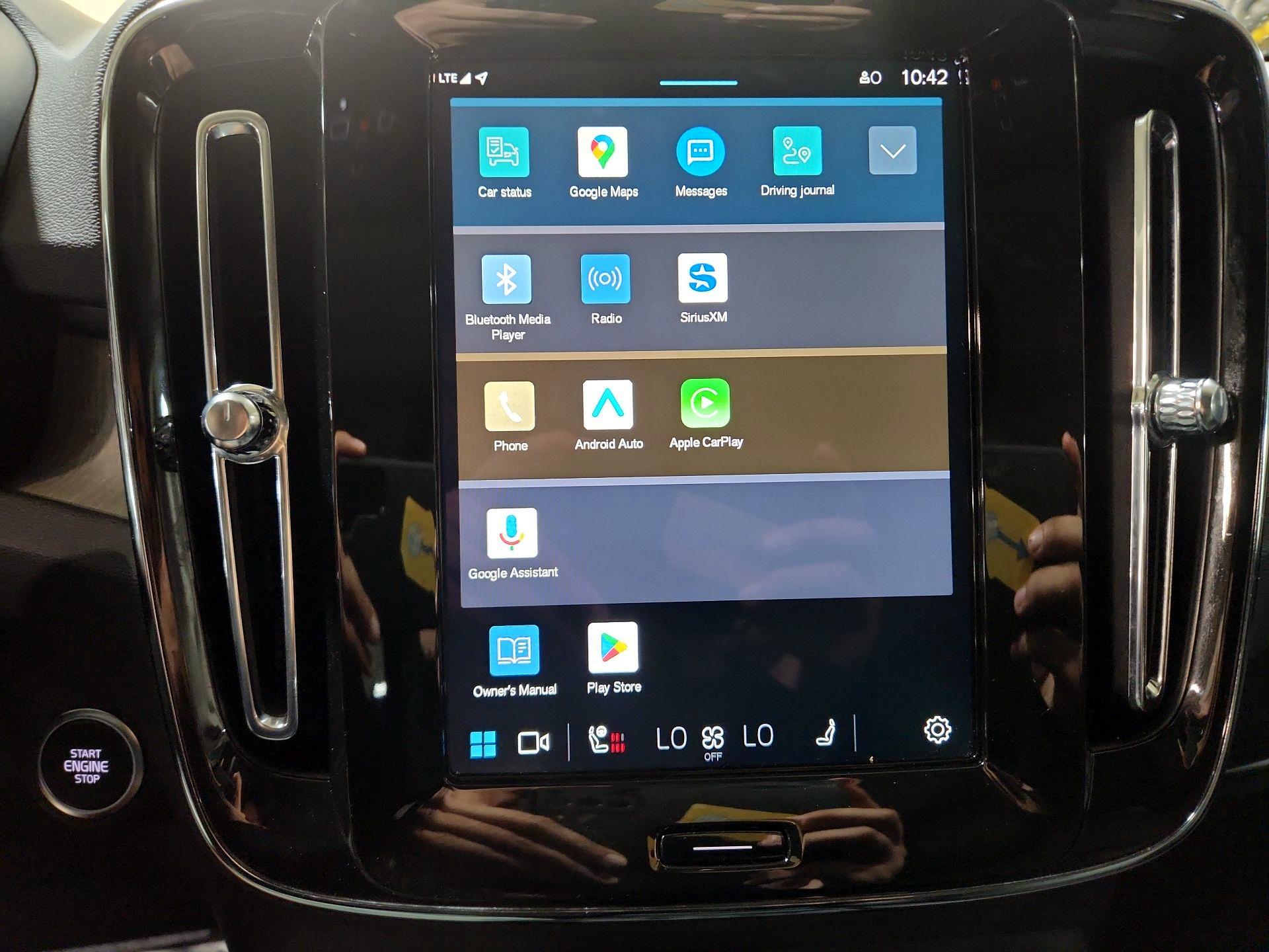 Thumbnail: 2025 Volvo XC40 - 13