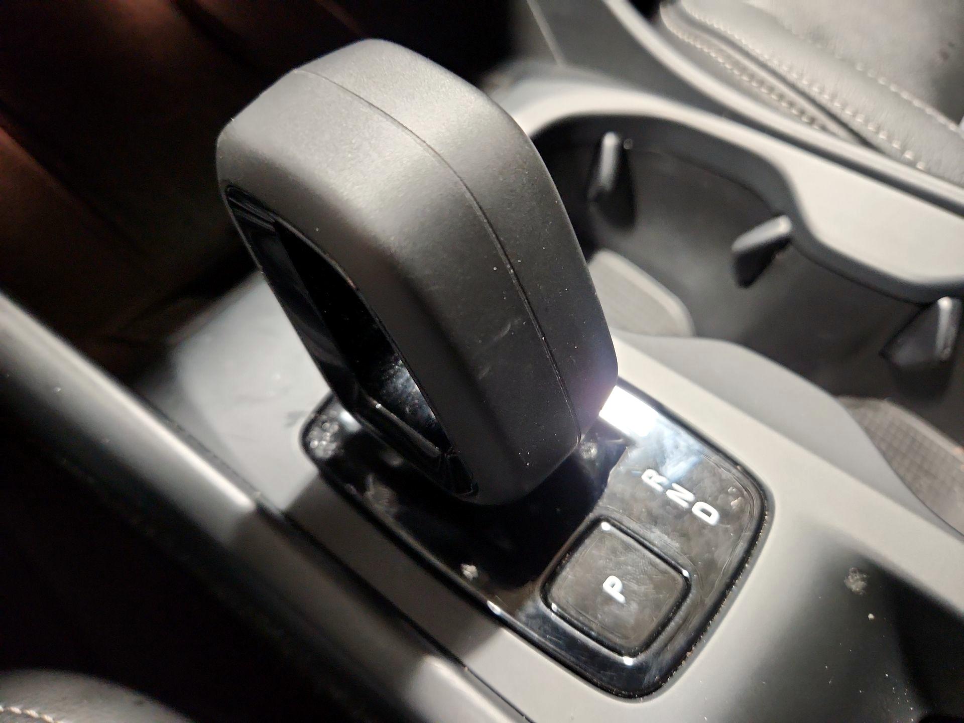 Thumbnail: 2025 Volvo XC40 - 15