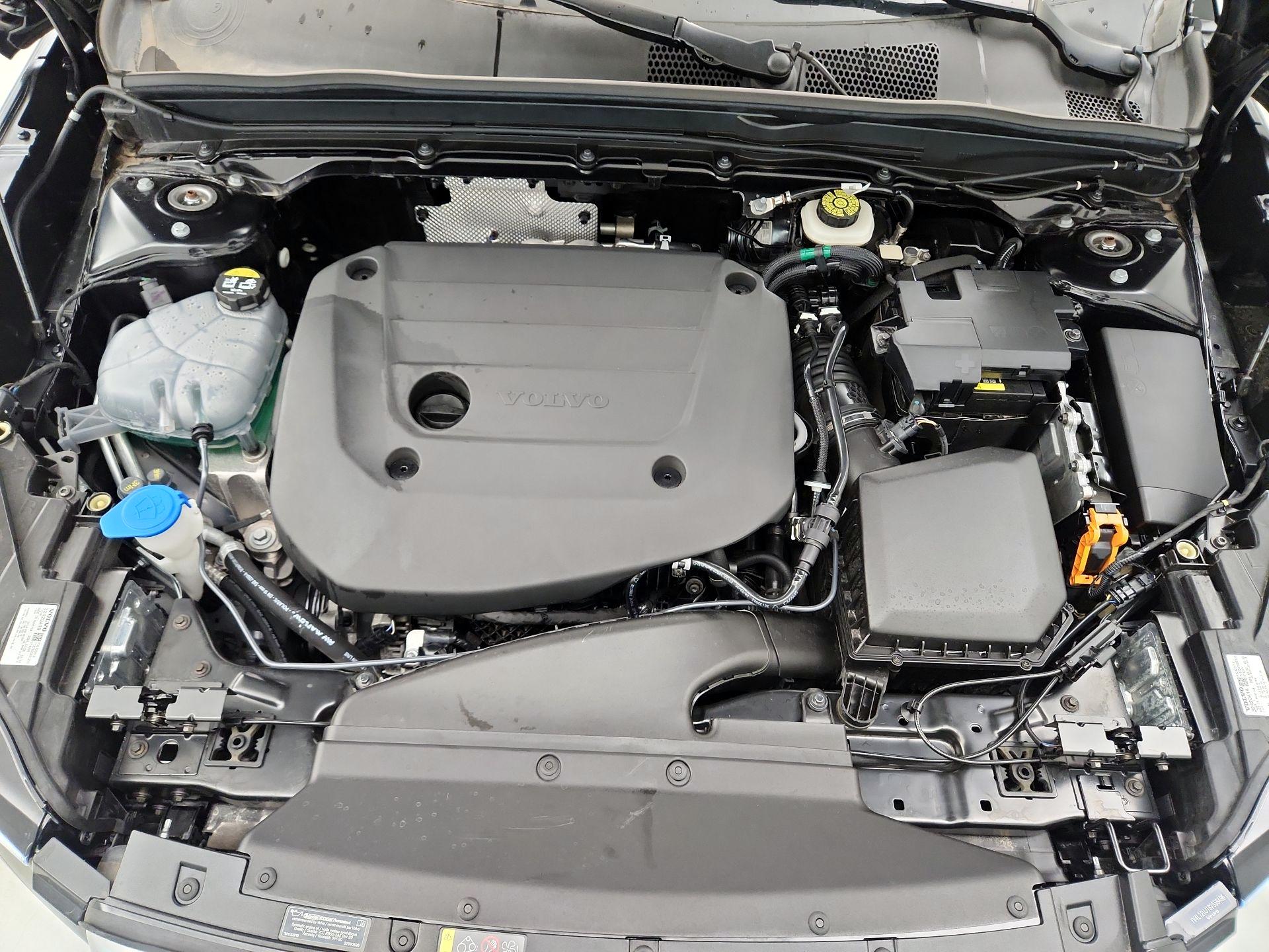 Thumbnail: 2025 Volvo XC40 - 17