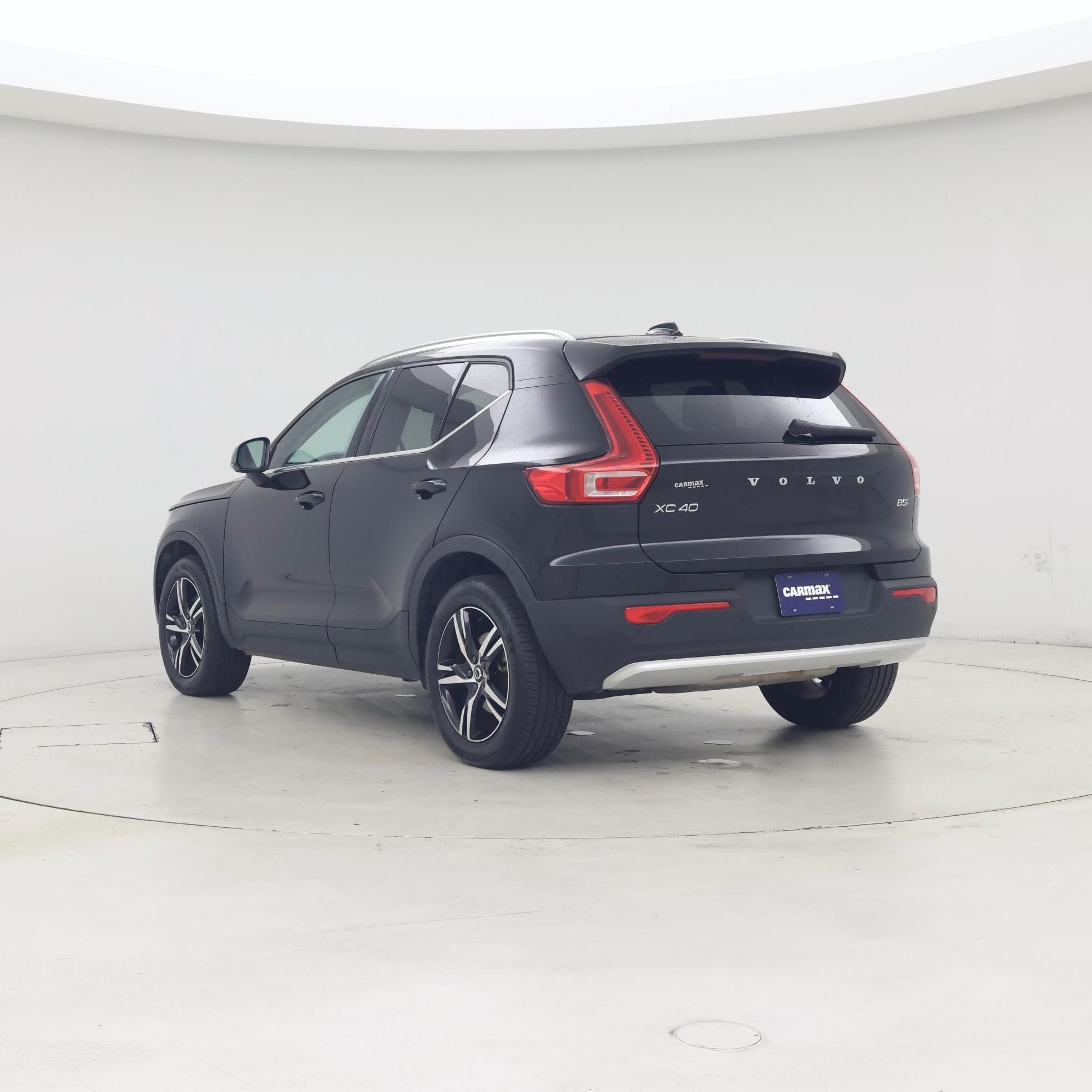 Thumbnail: 2025 Volvo XC40 - 2