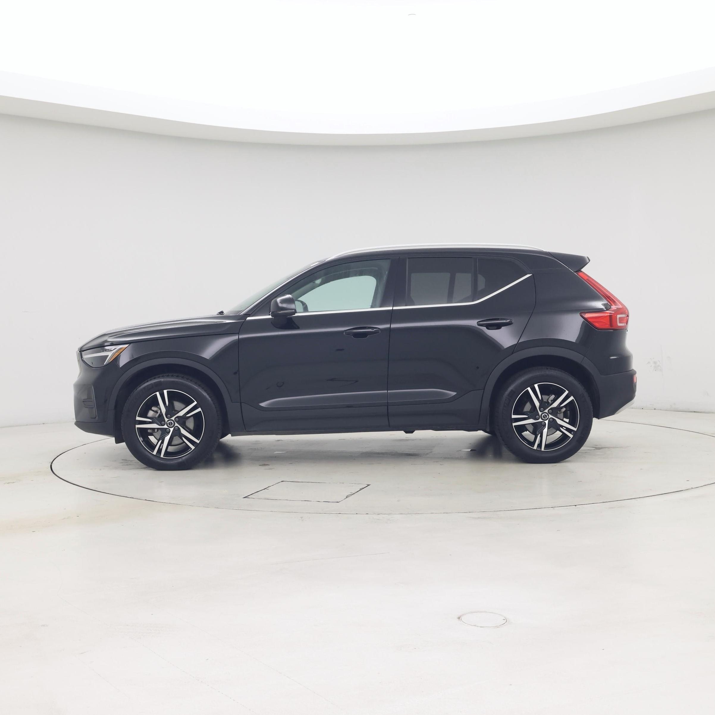 Thumbnail: 2025 Volvo XC40 - 3