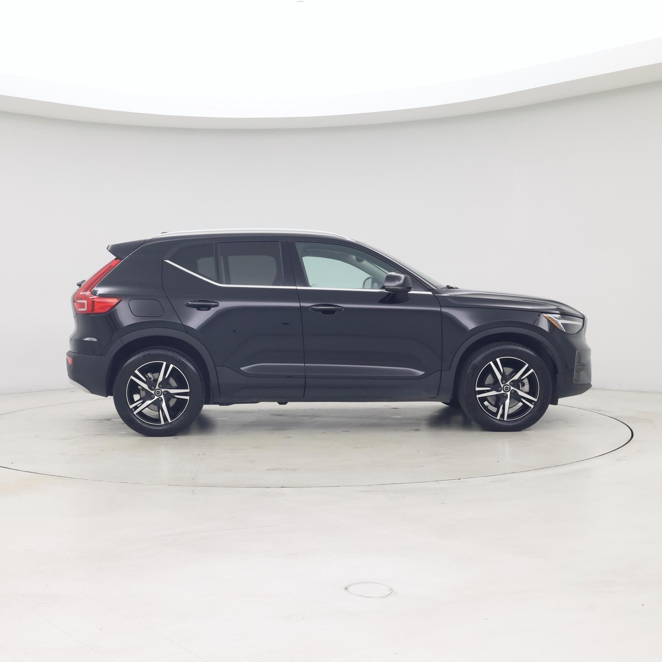 Thumbnail: 2025 Volvo XC40 - 7
