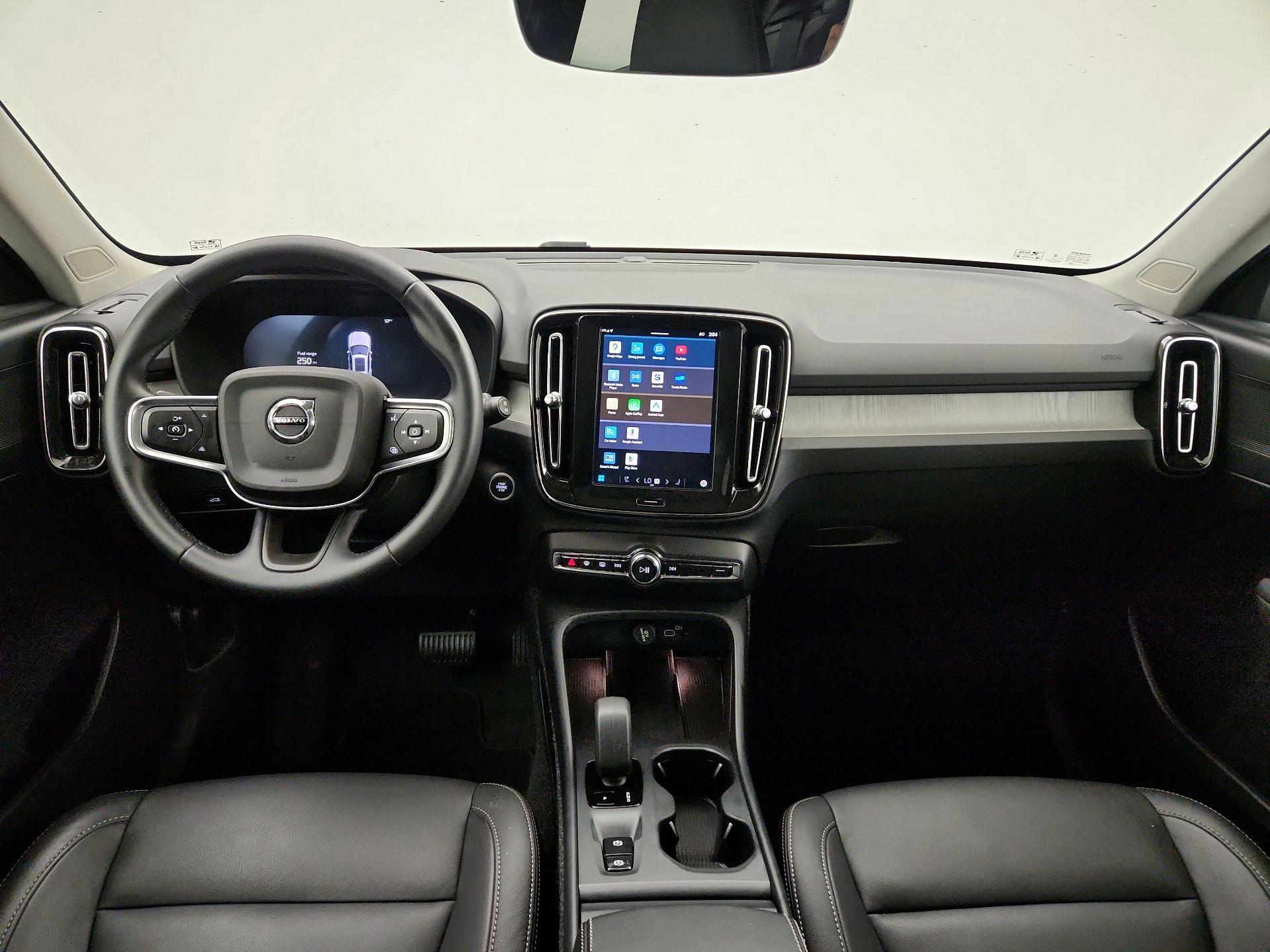 Thumbnail: 2025 Volvo XC40 - 9