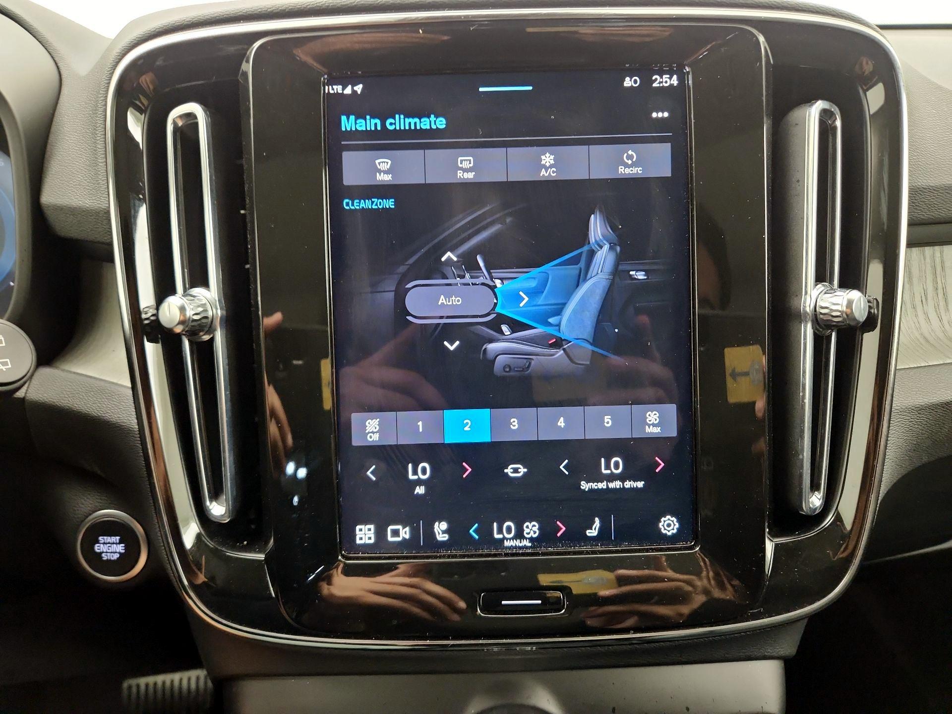 Thumbnail: 2025 Volvo XC40 - 14