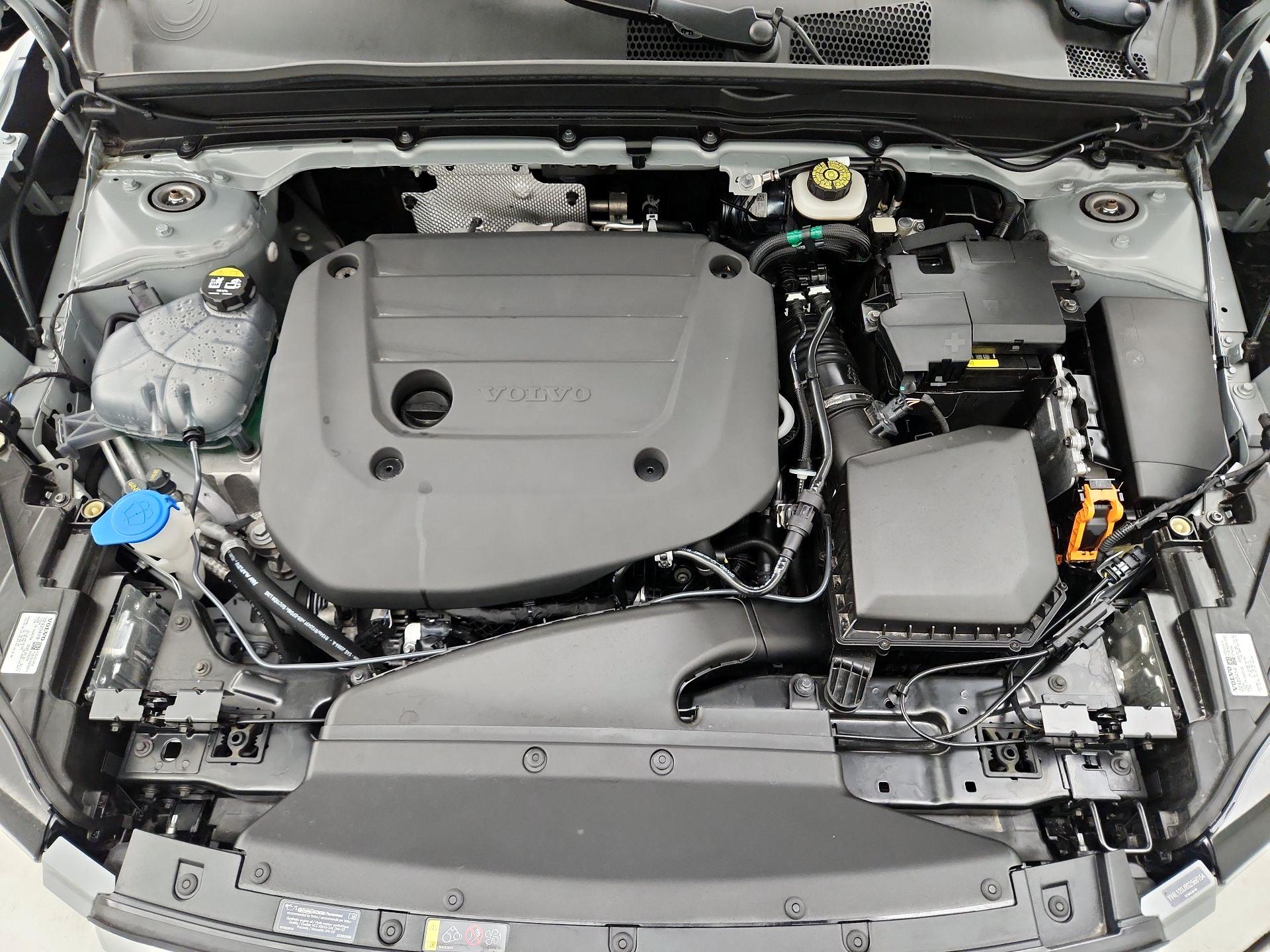 Thumbnail: 2025 Volvo XC40 - 17