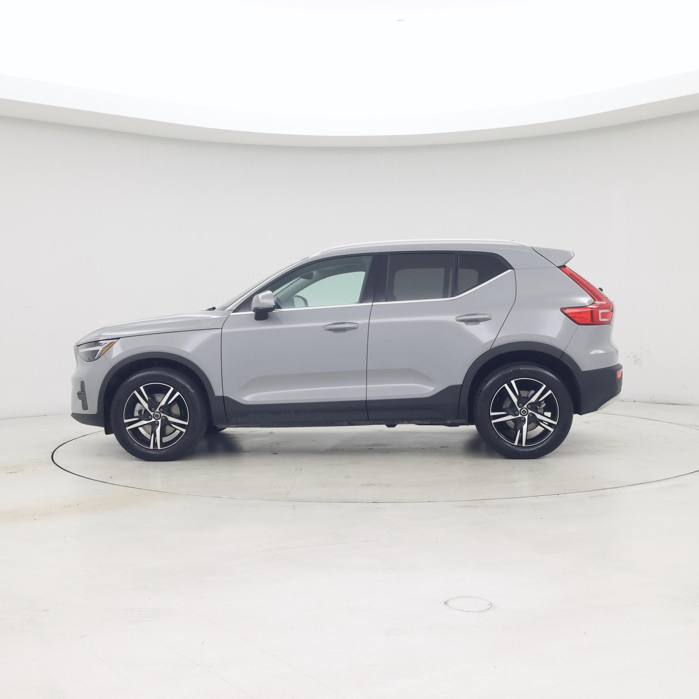 Thumbnail: 2025 Volvo XC40 - 3