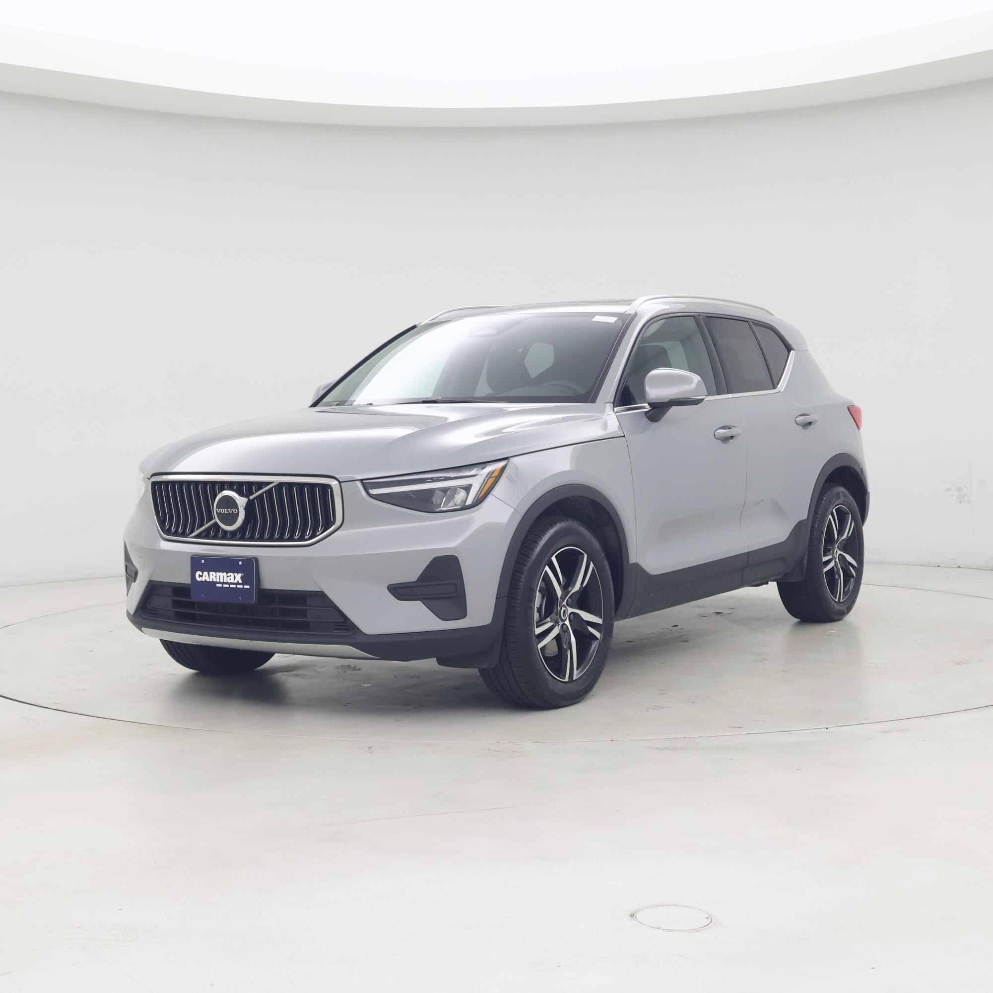Thumbnail: 2025 Volvo XC40 - 4