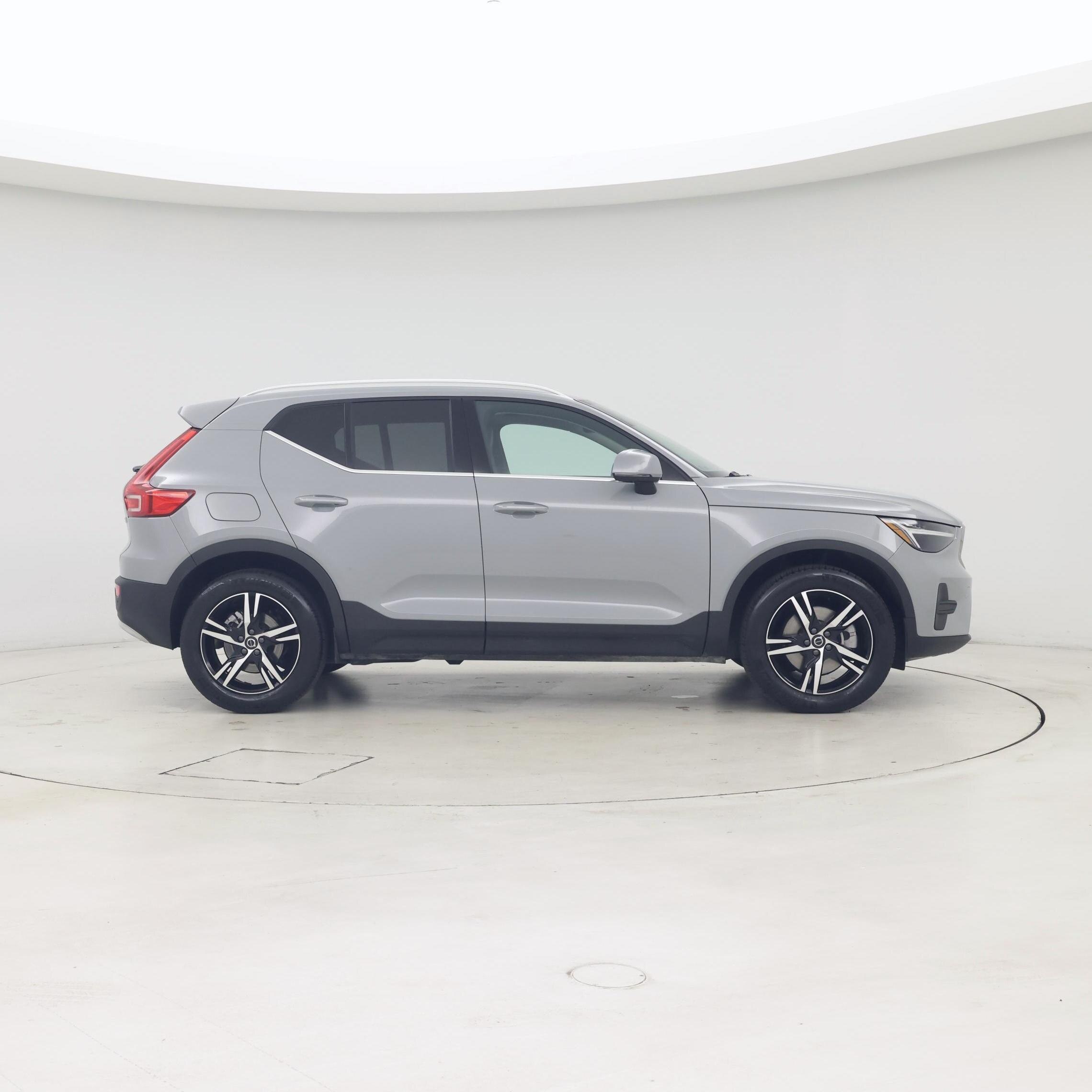 Thumbnail: 2025 Volvo XC40 - 7
