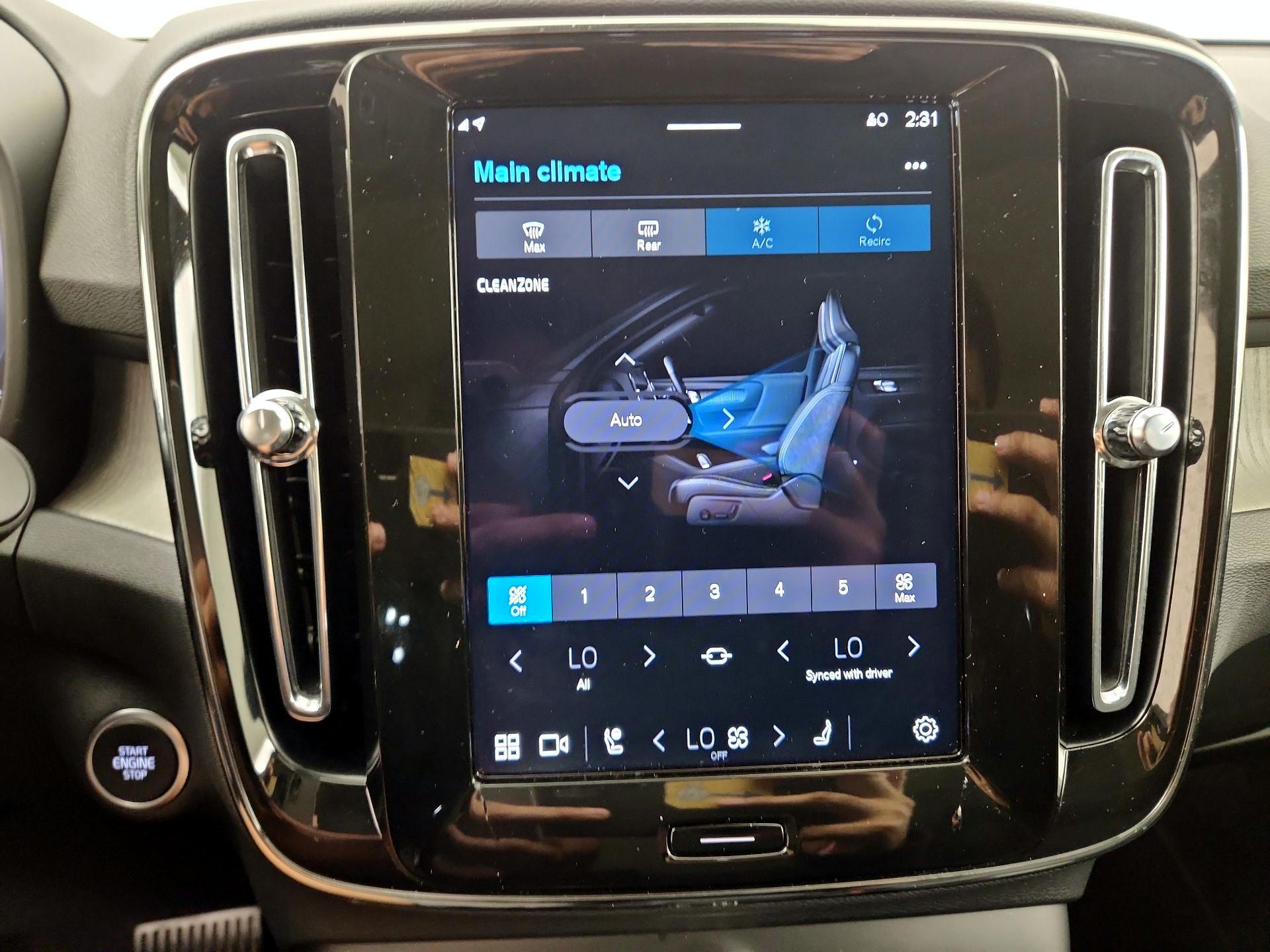 Thumbnail: 2025 Volvo XC40 - 14