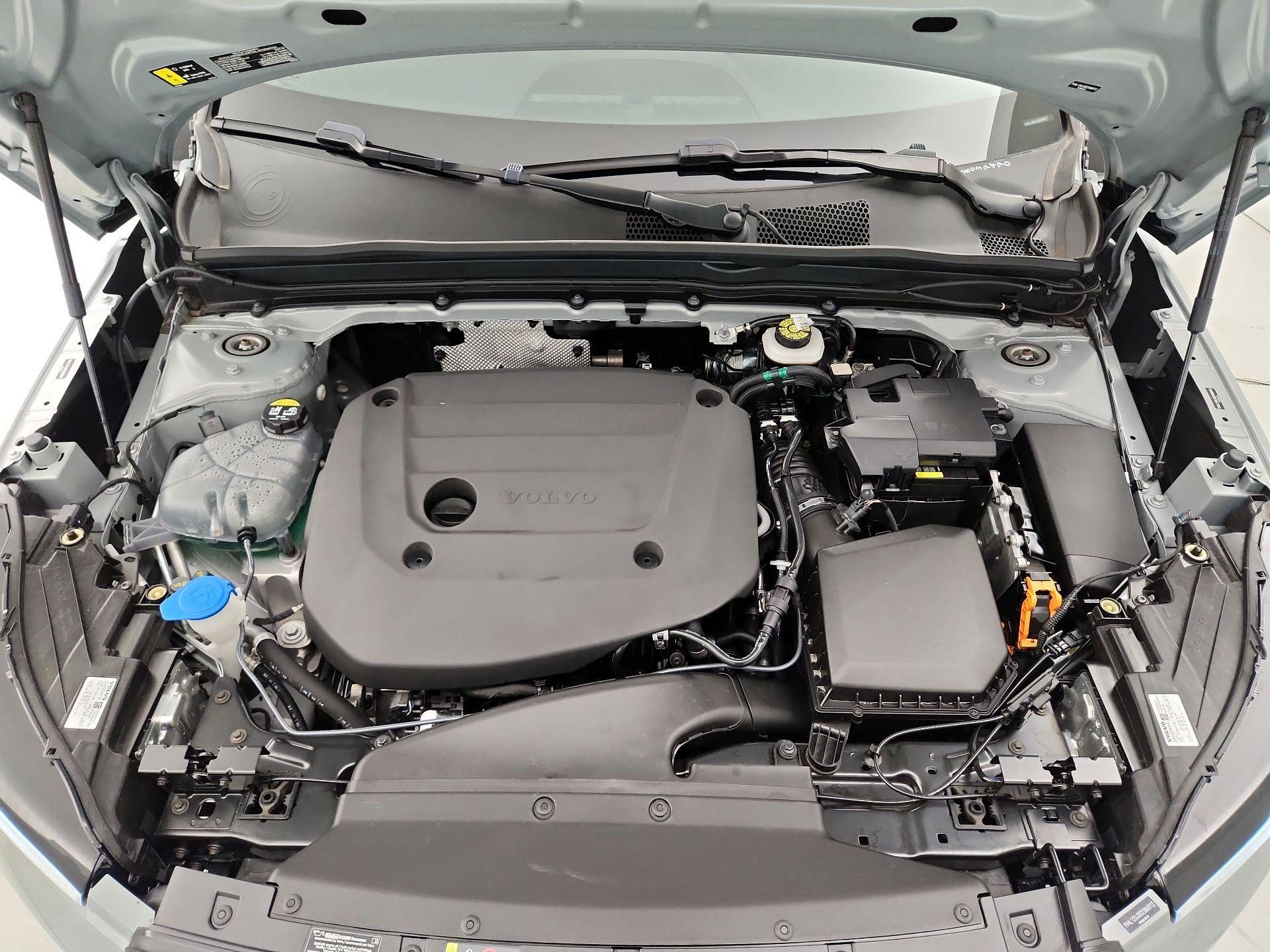 Thumbnail: 2025 Volvo XC40 - 17