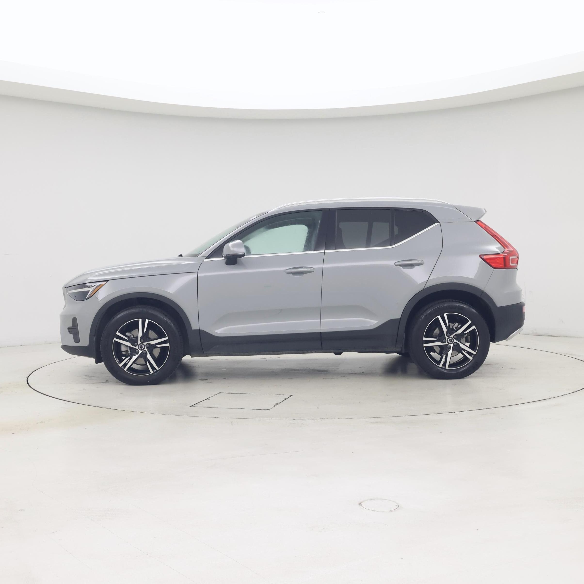 Thumbnail: 2025 Volvo XC40 - 3