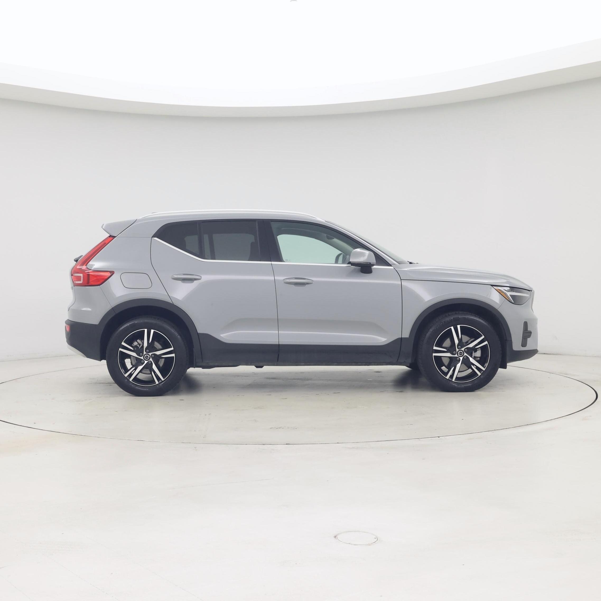 Thumbnail: 2025 Volvo XC40 - 7
