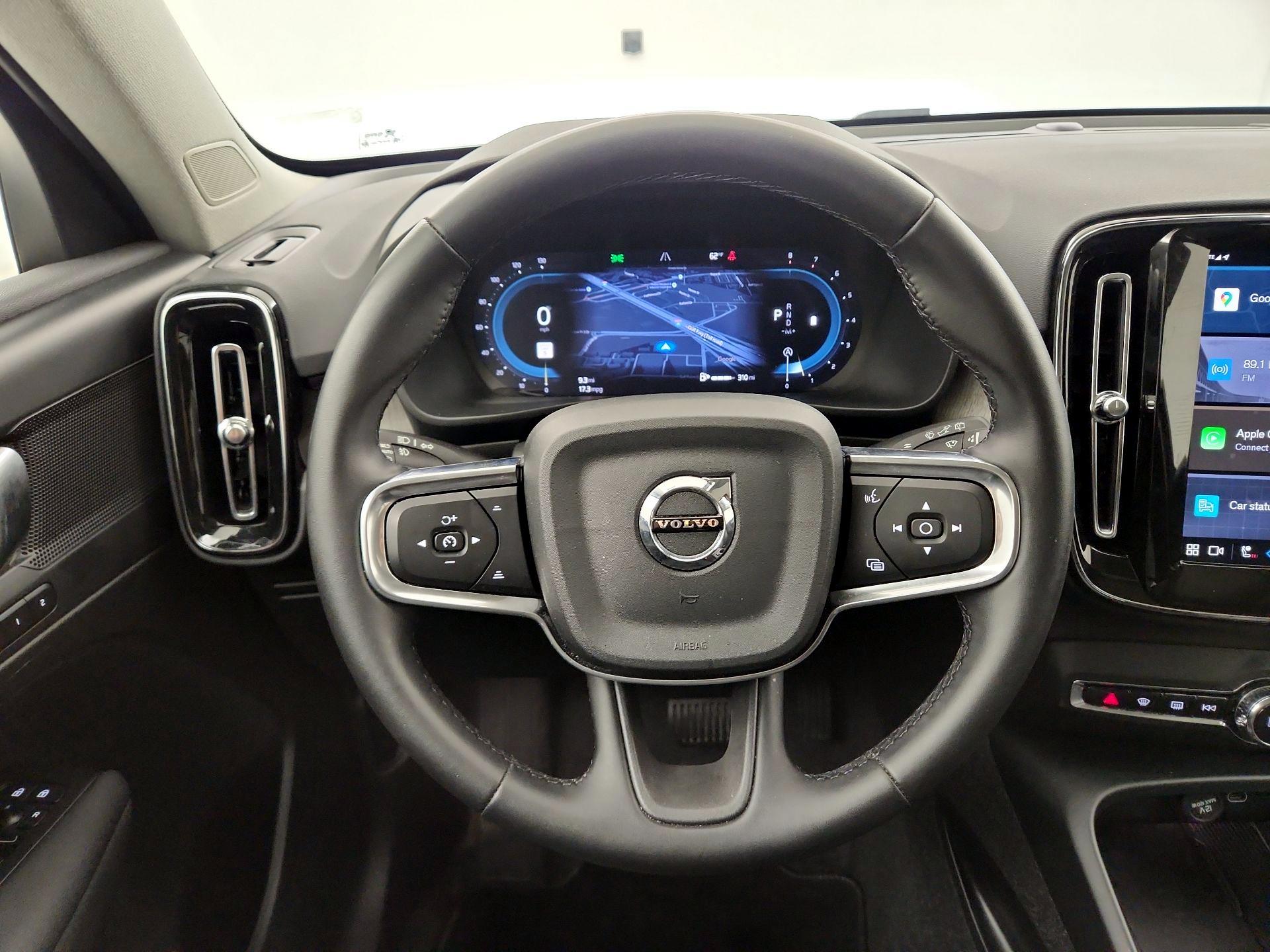 Thumbnail: 2025 Volvo XC40 - 10