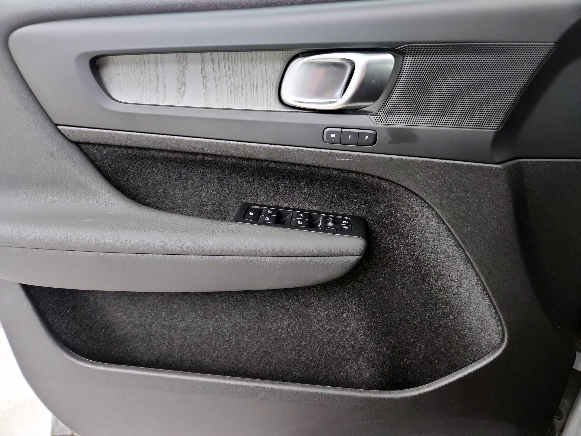 Thumbnail: 2025 Volvo XC40 - 12