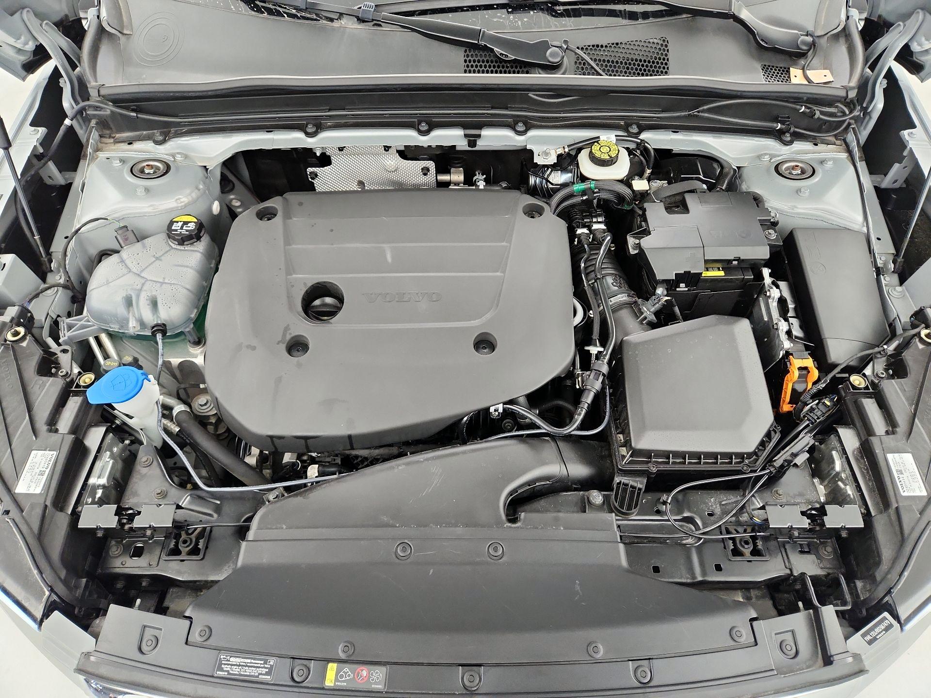 Thumbnail: 2025 Volvo XC40 - 17