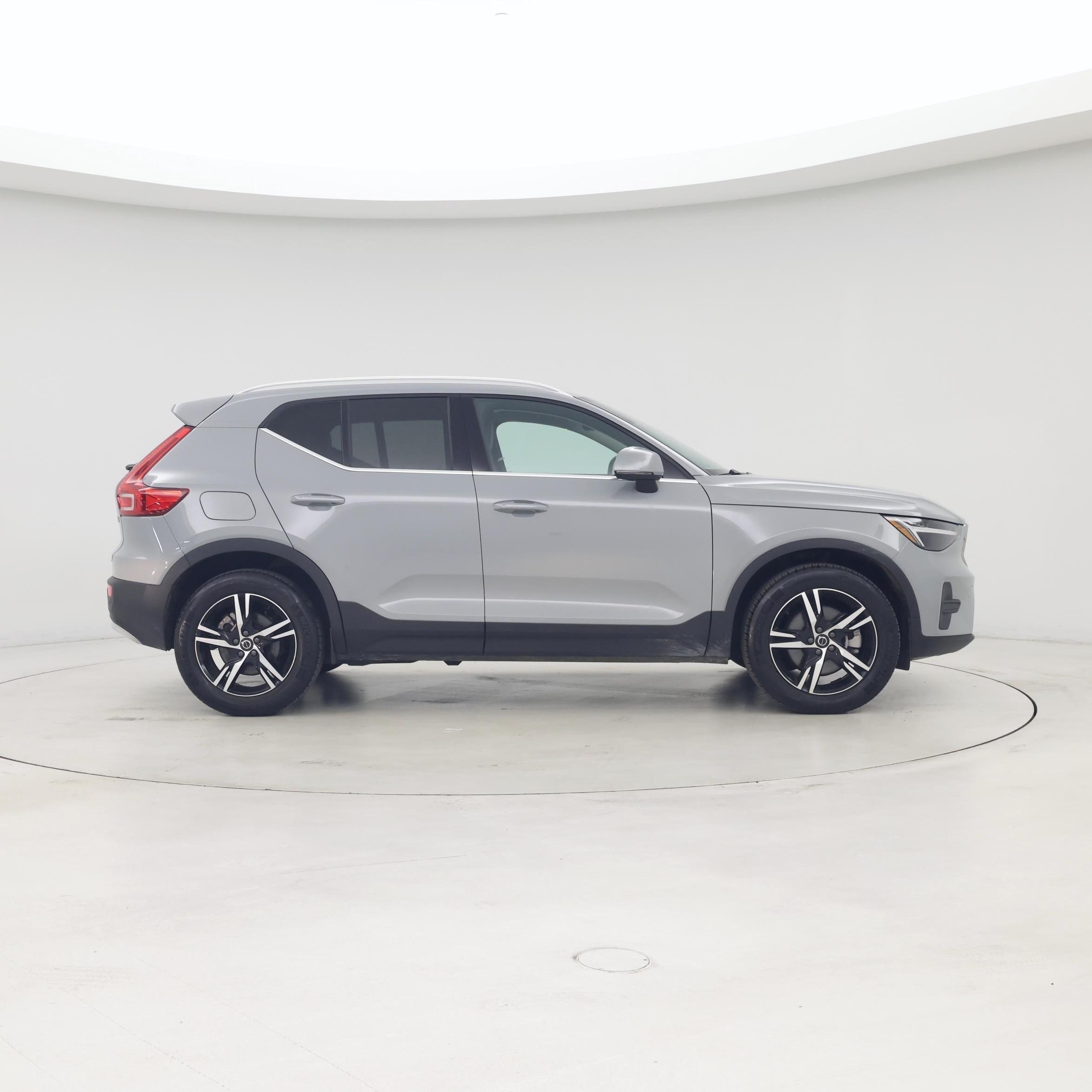 Thumbnail: 2025 Volvo XC40 - 7