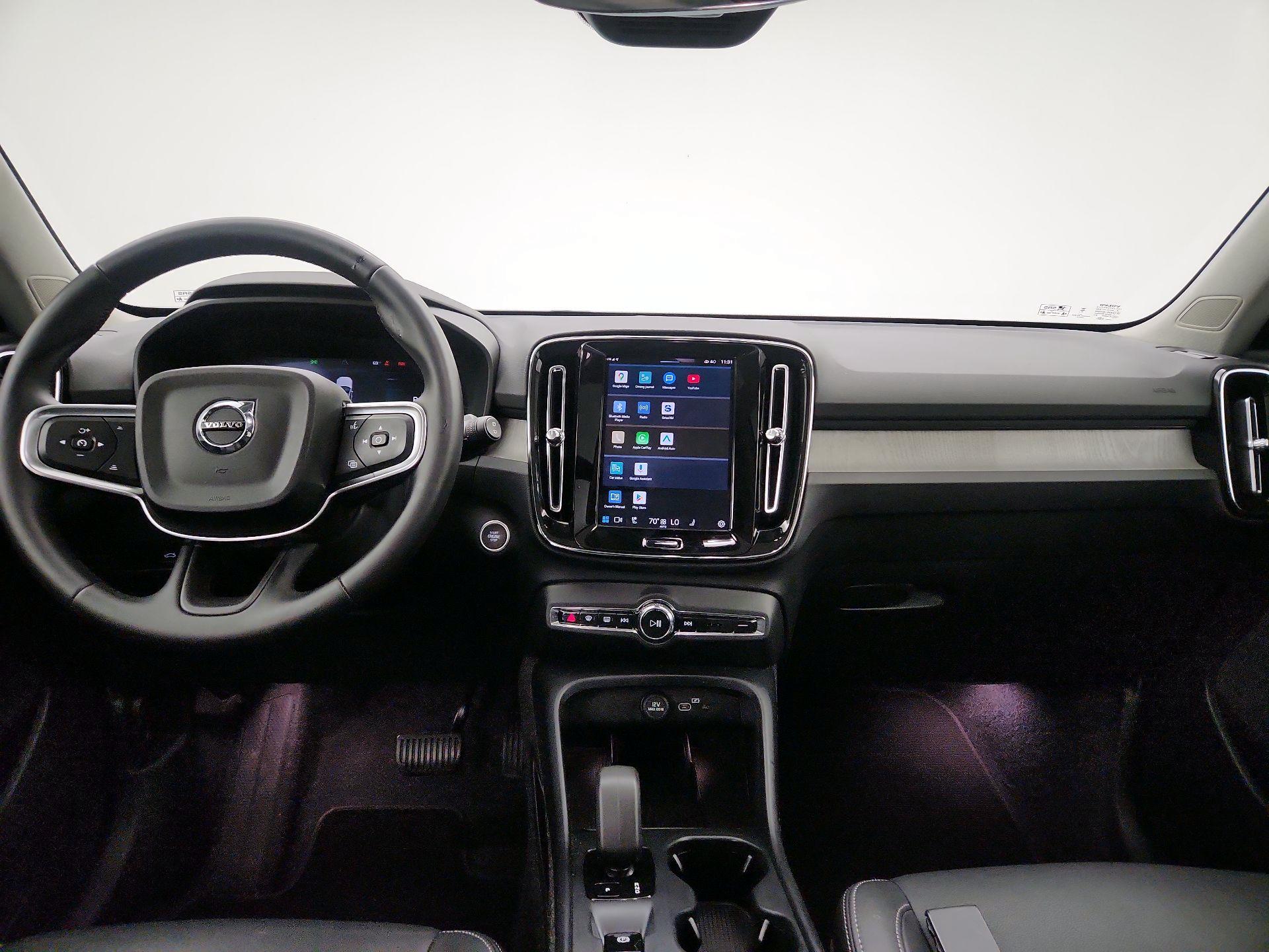 Thumbnail: 2025 Volvo XC40 - 9