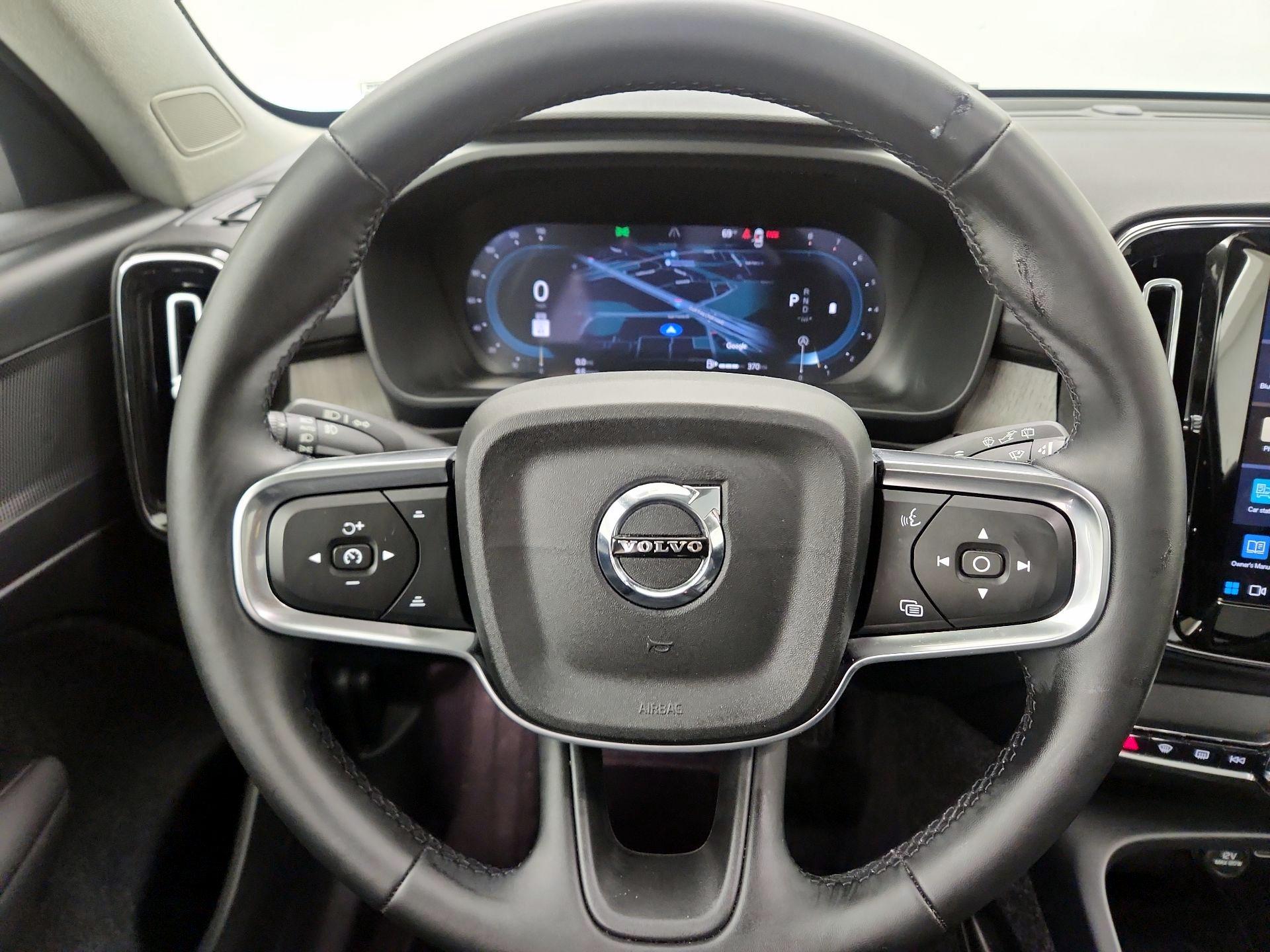 Thumbnail: 2025 Volvo XC40 - 10